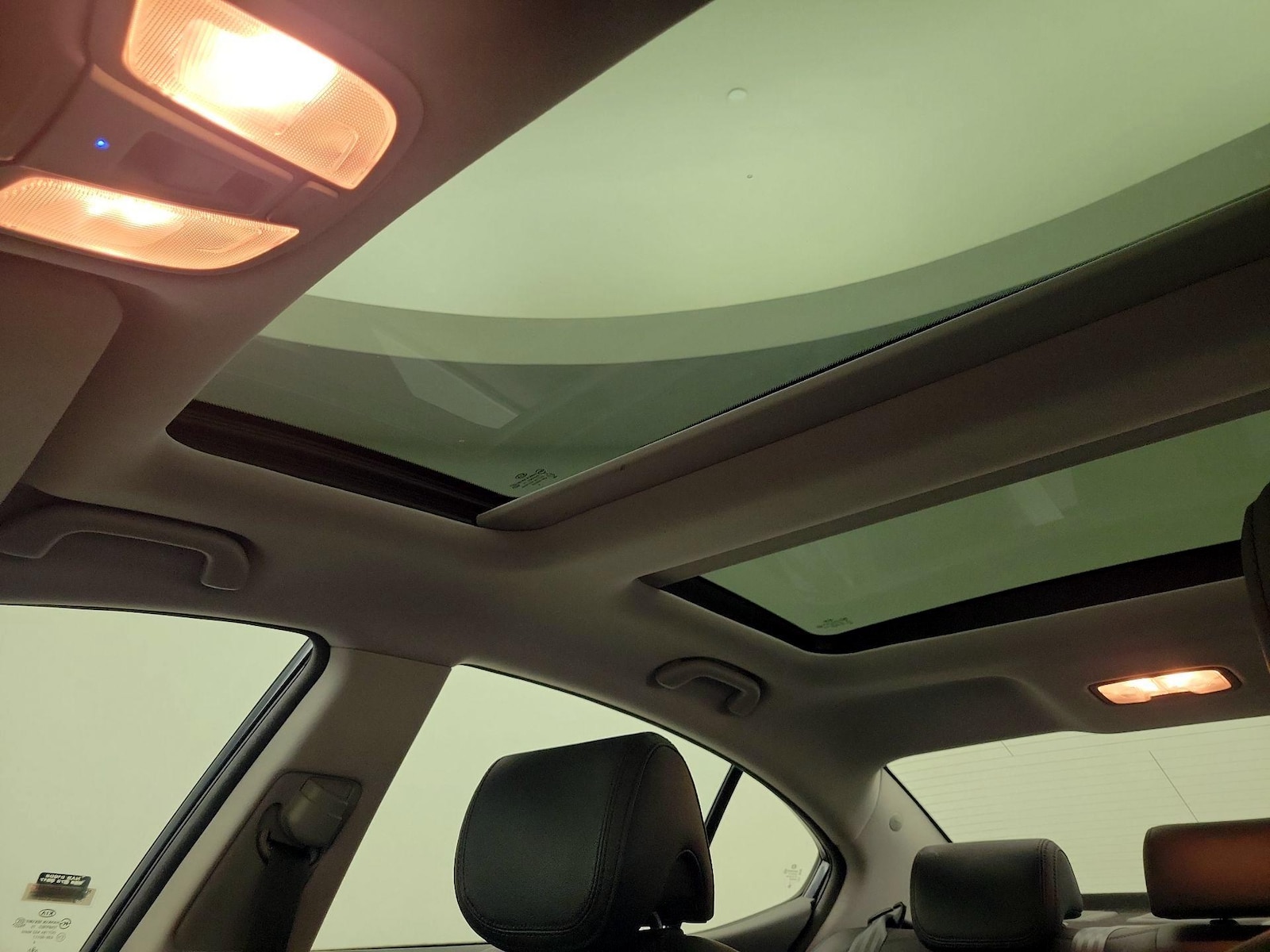 Panoramic Sunroof & Skylight(s)