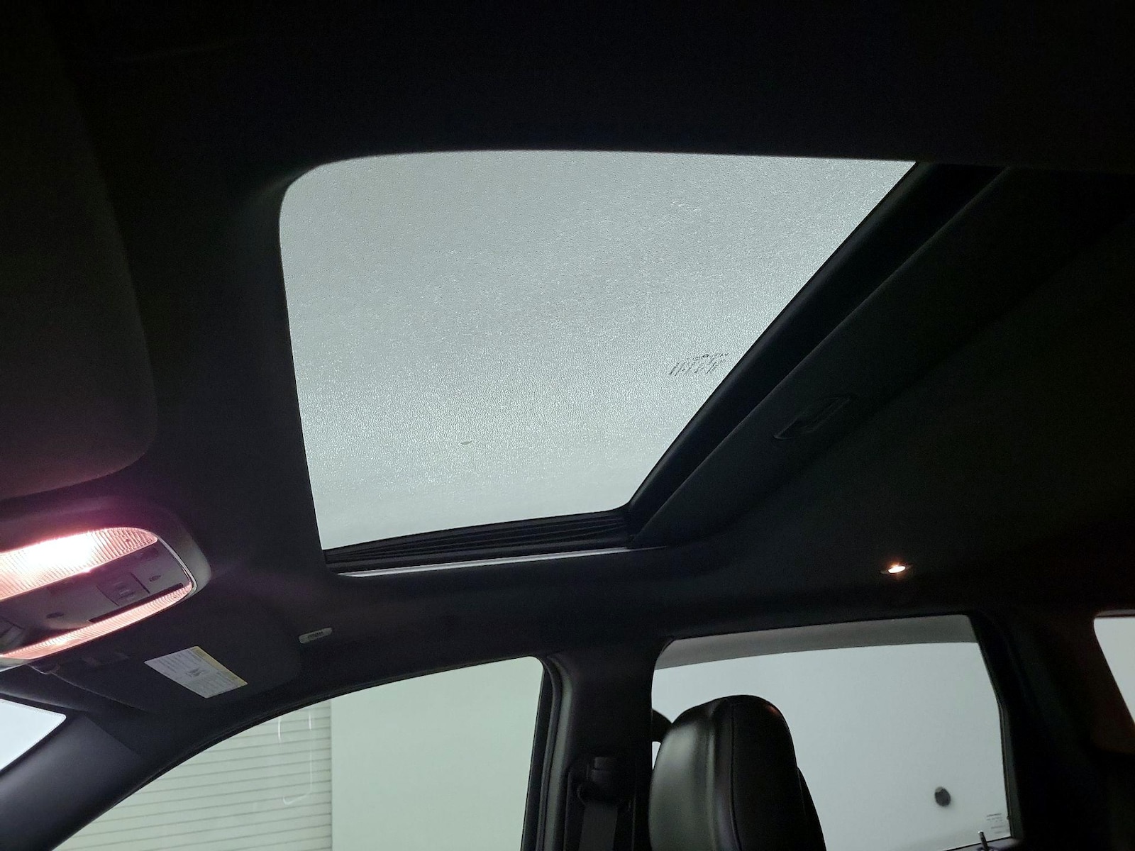 Sunroof(s) & Overhead Airbags