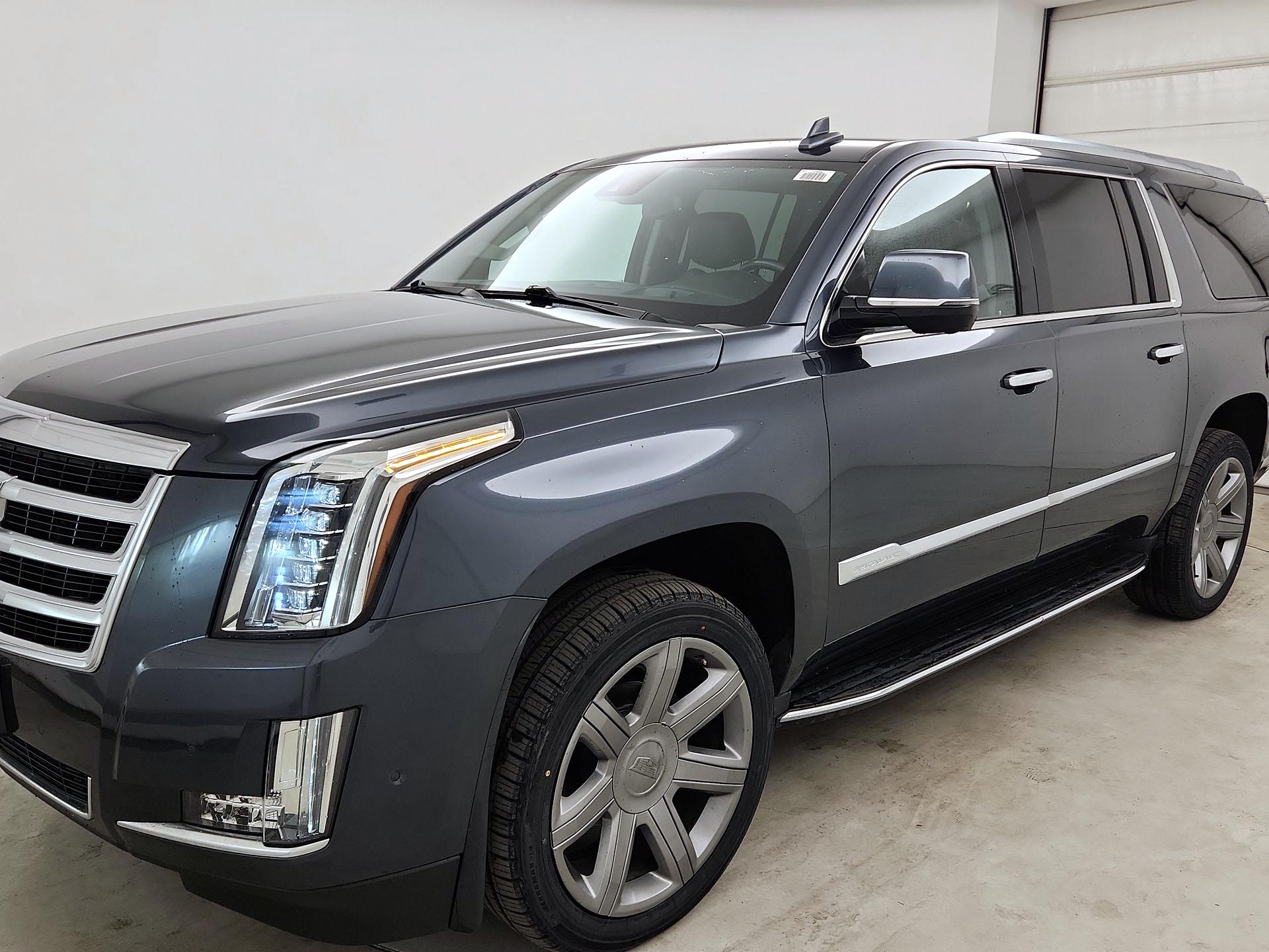 Thumbnail: 2020 Cadillac Escalade - 3