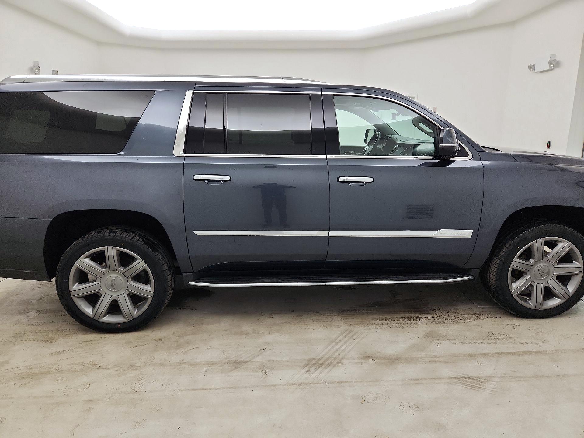 Thumbnail: 2020 Cadillac Escalade - 4