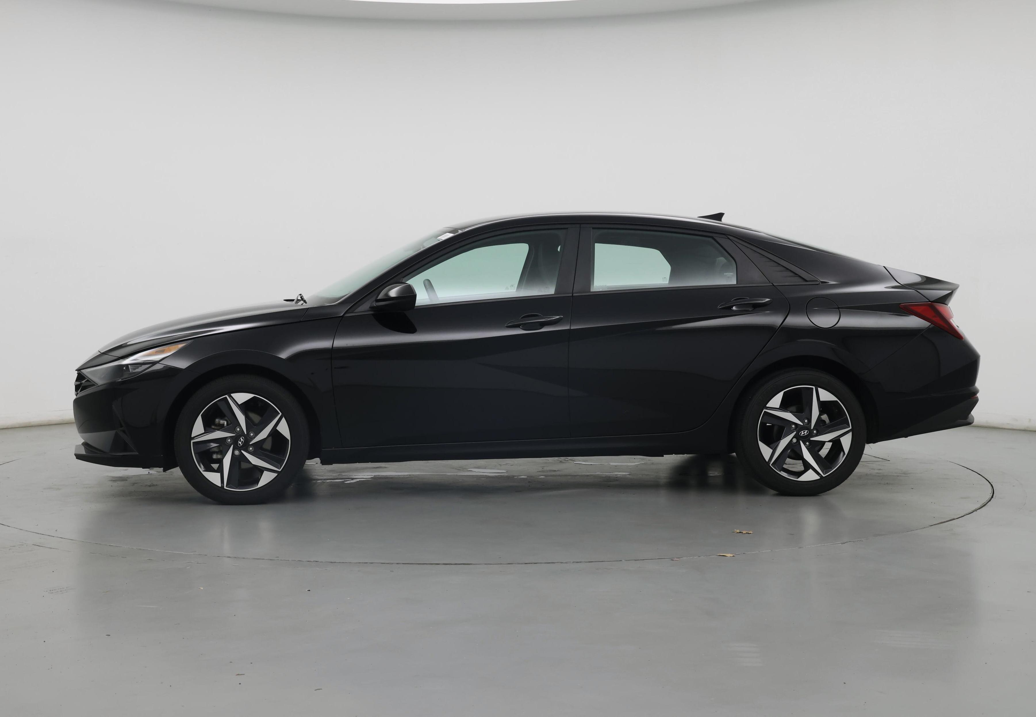 Thumbnail: 2023 Hyundai Elantra - 3