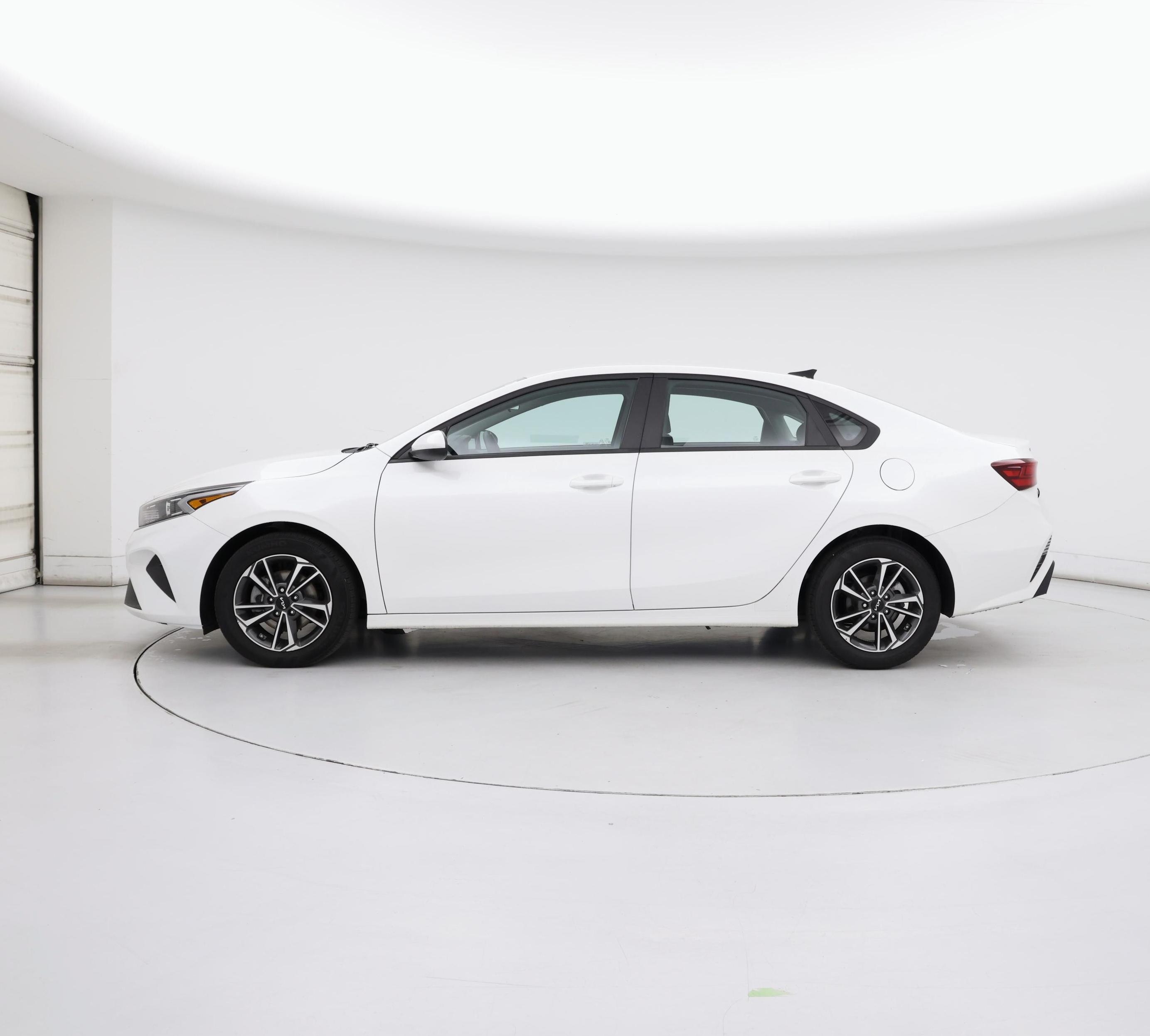 Thumbnail: 2023 Kia Forte - 3