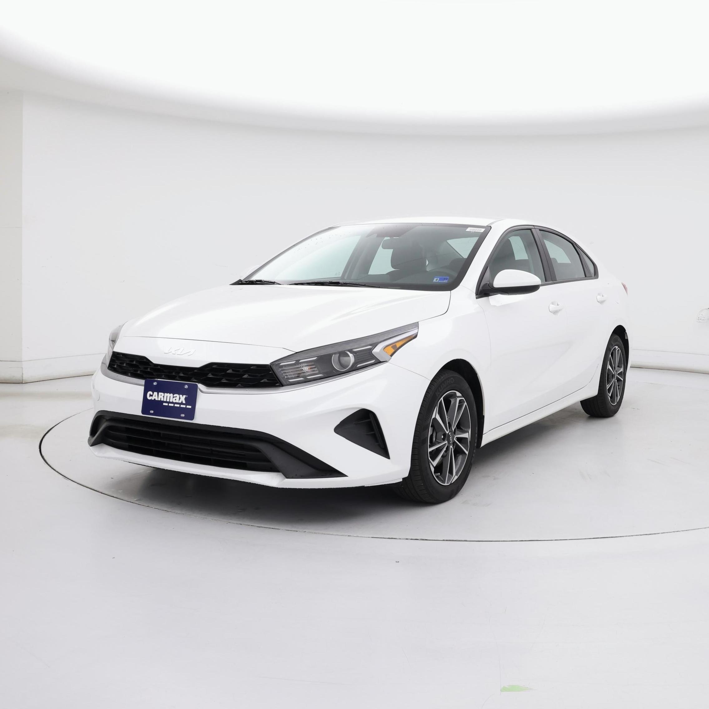 Thumbnail: 2023 Kia Forte - 4