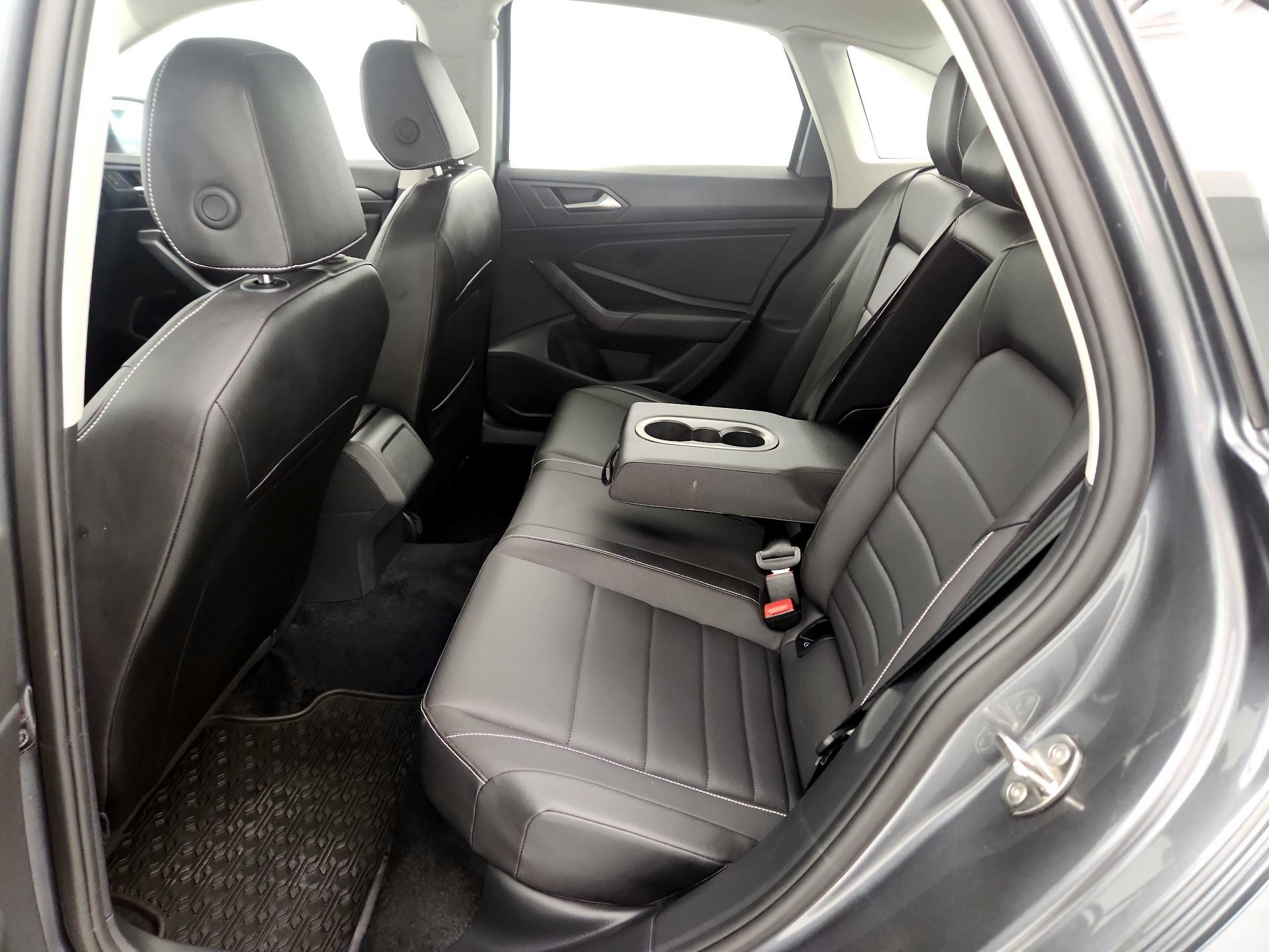 Thumbnail: 2024 Volkswagen Jetta - 16