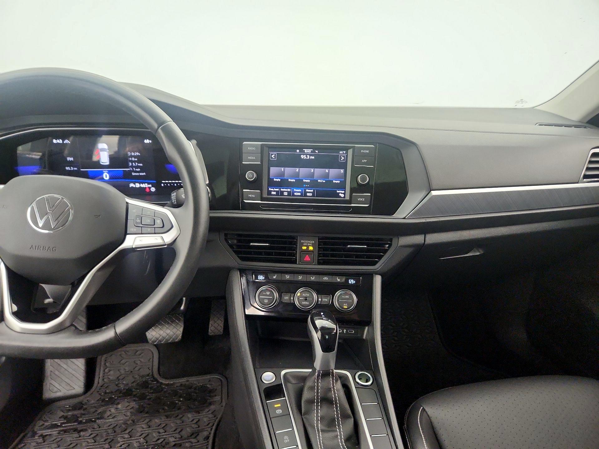 Thumbnail: 2023 Volkswagen Jetta - 9