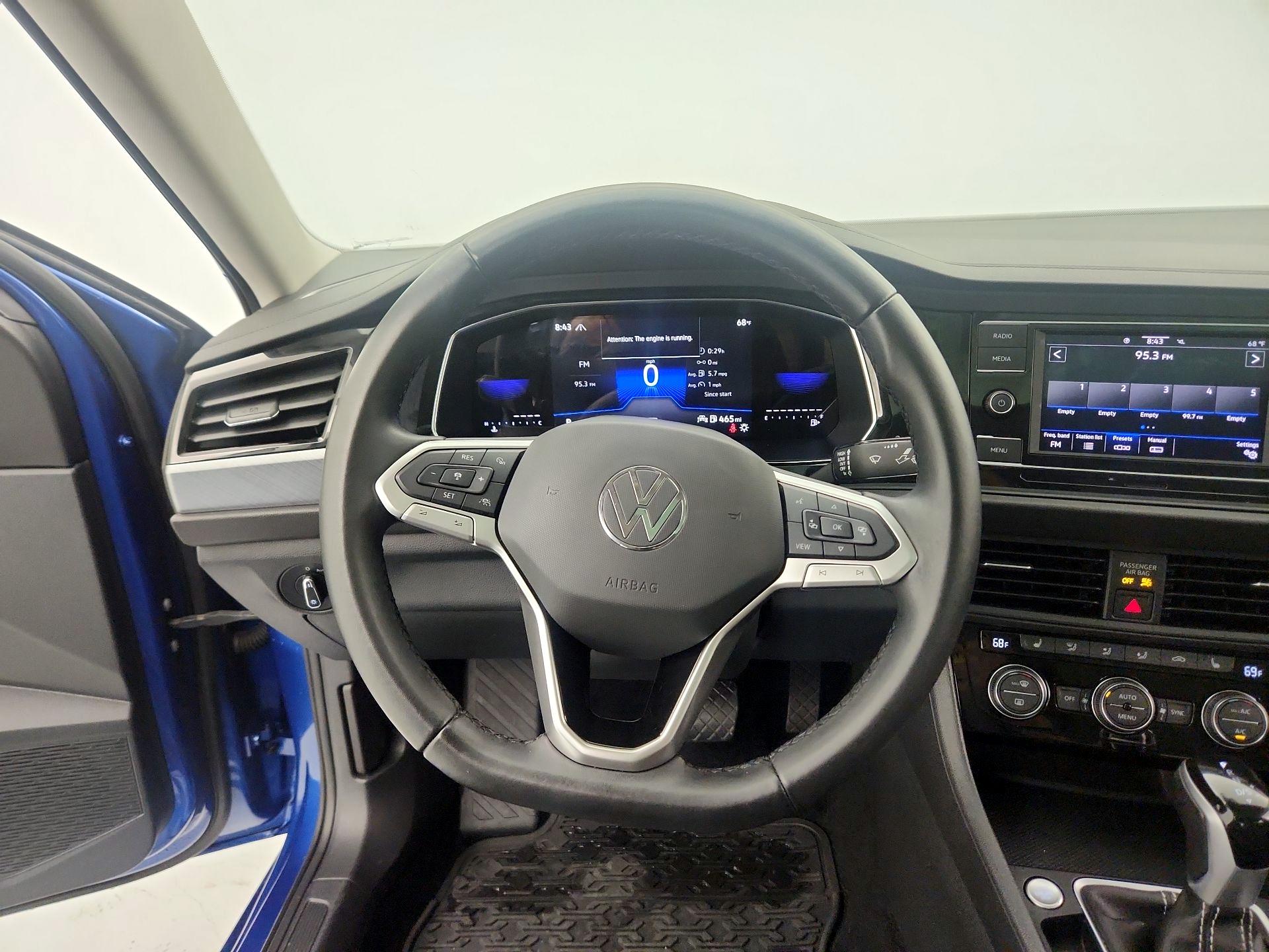 Thumbnail: 2023 Volkswagen Jetta - 10