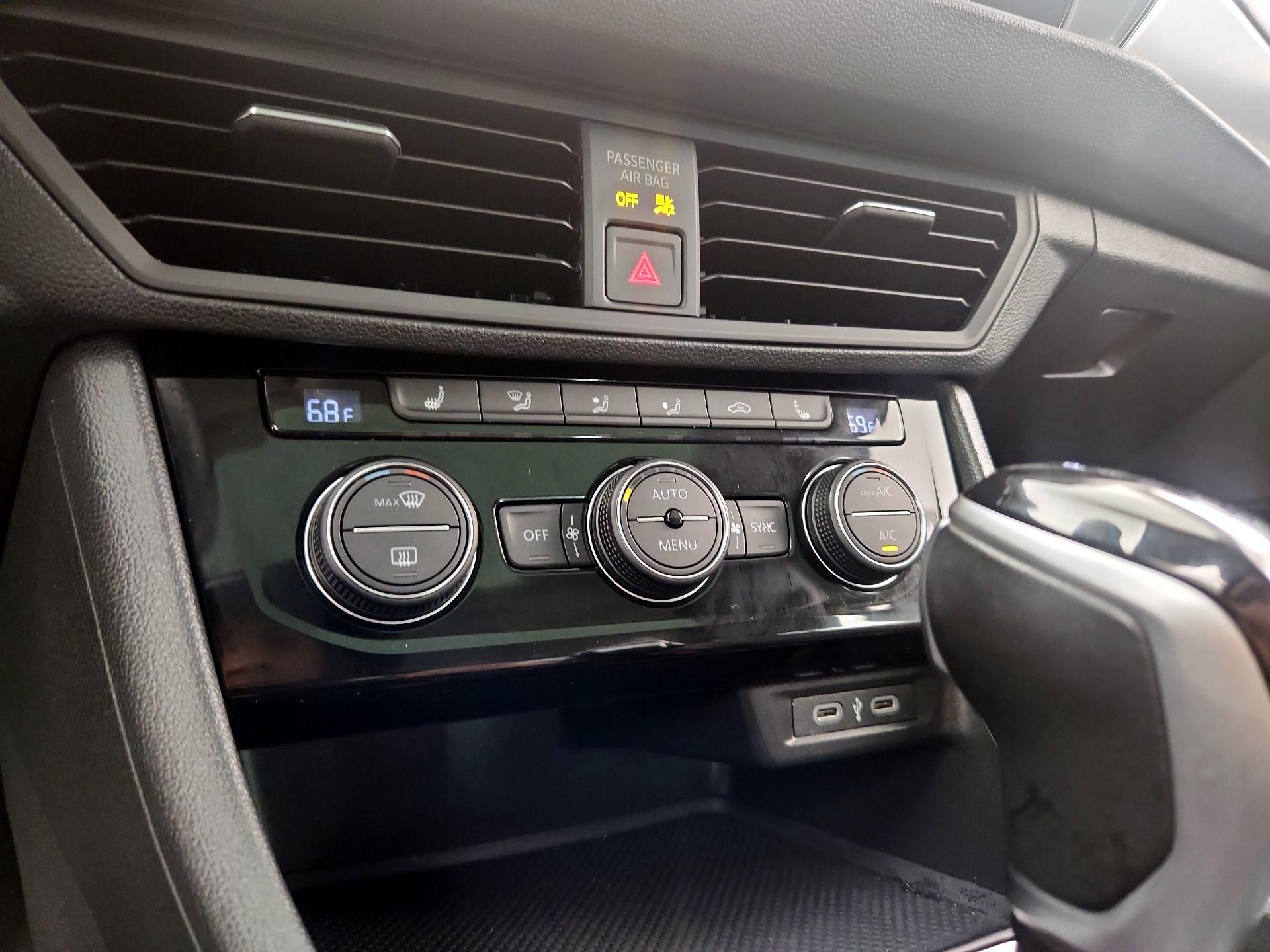 Thumbnail: 2023 Volkswagen Jetta - 16