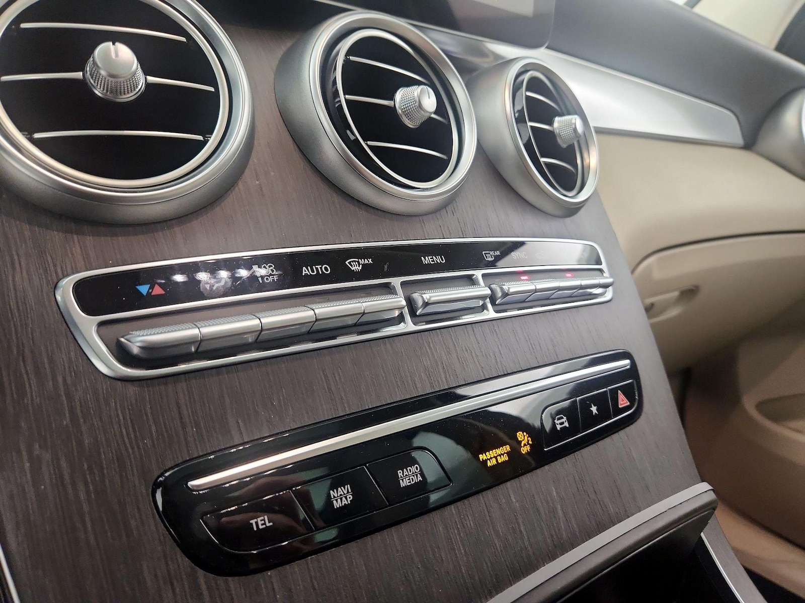 2021 Mercedes-Benz GLC GLC300 - Photo 17