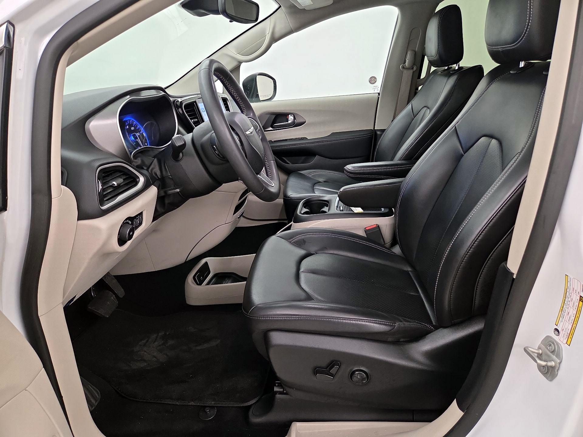 Thumbnail: 2023 Chrysler Pacifica - 11