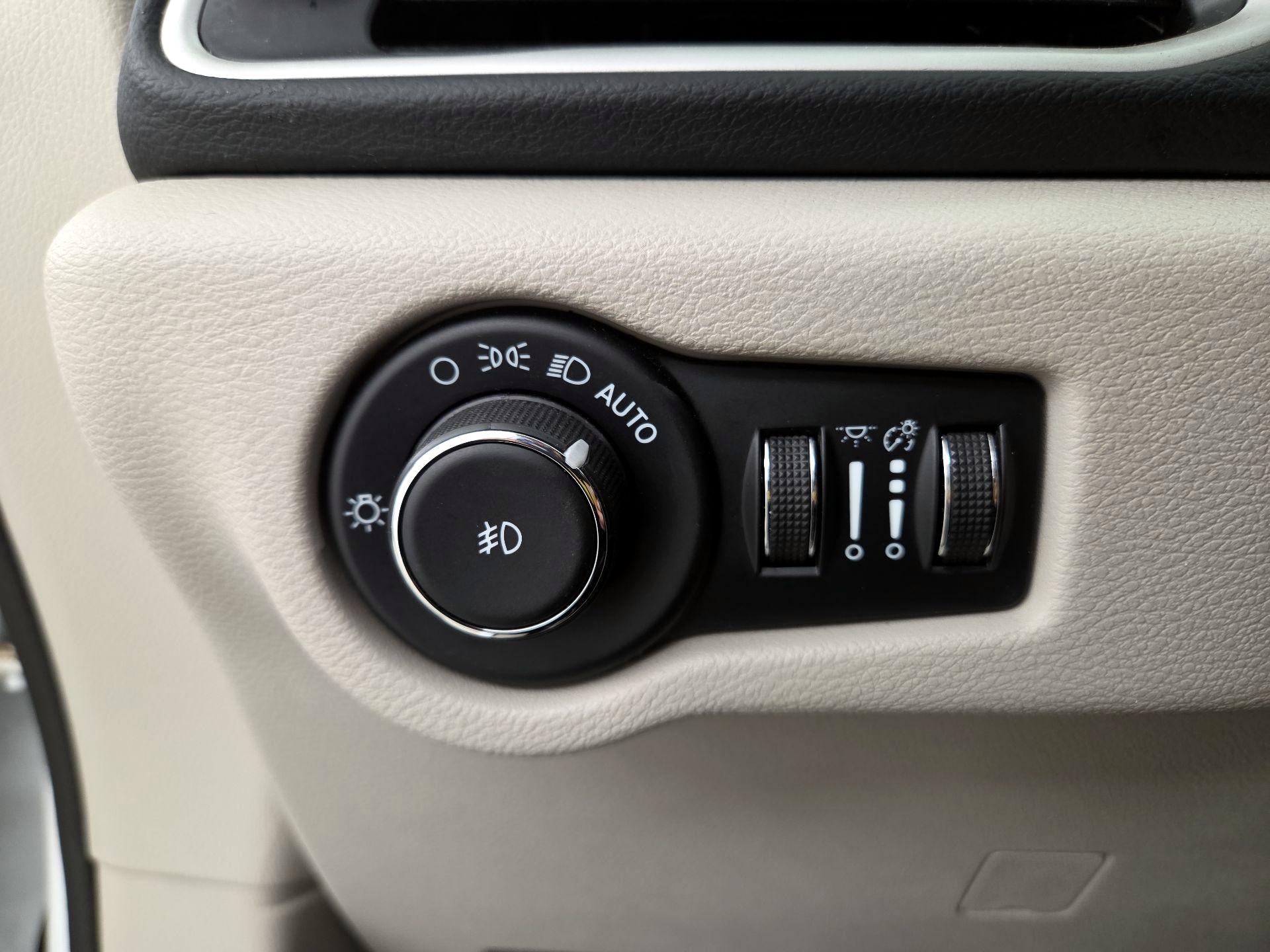 Thumbnail: 2023 Chrysler Pacifica - 13