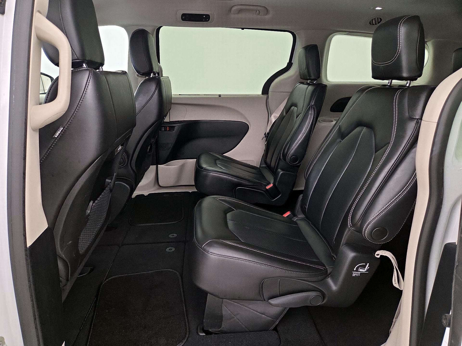 Thumbnail: 2023 Chrysler Pacifica - 19