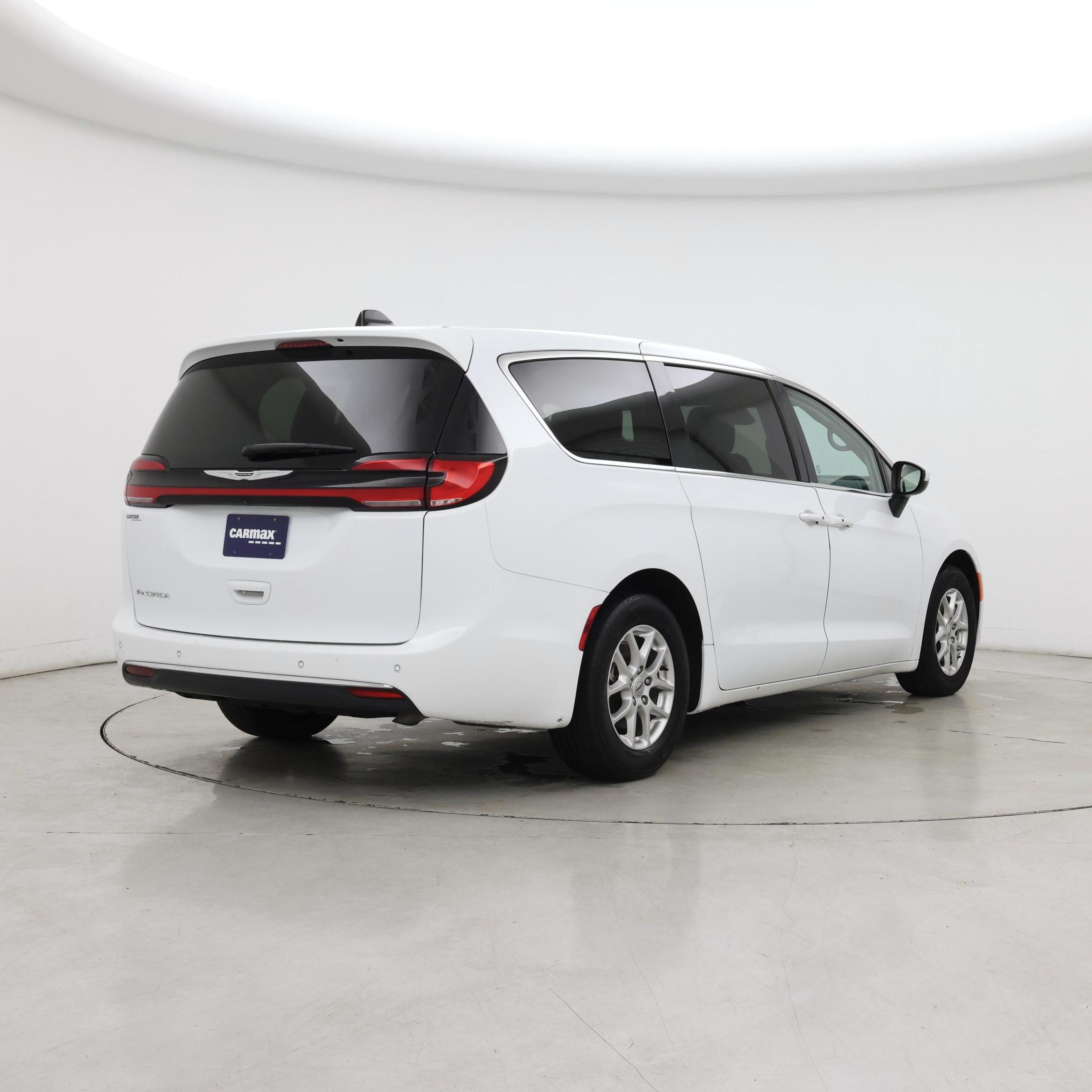 Thumbnail: 2023 Chrysler Pacifica - 8