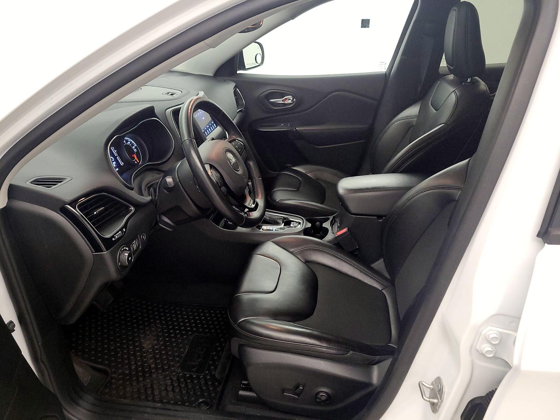 Thumbnail: 2020 Jeep Cherokee - 11