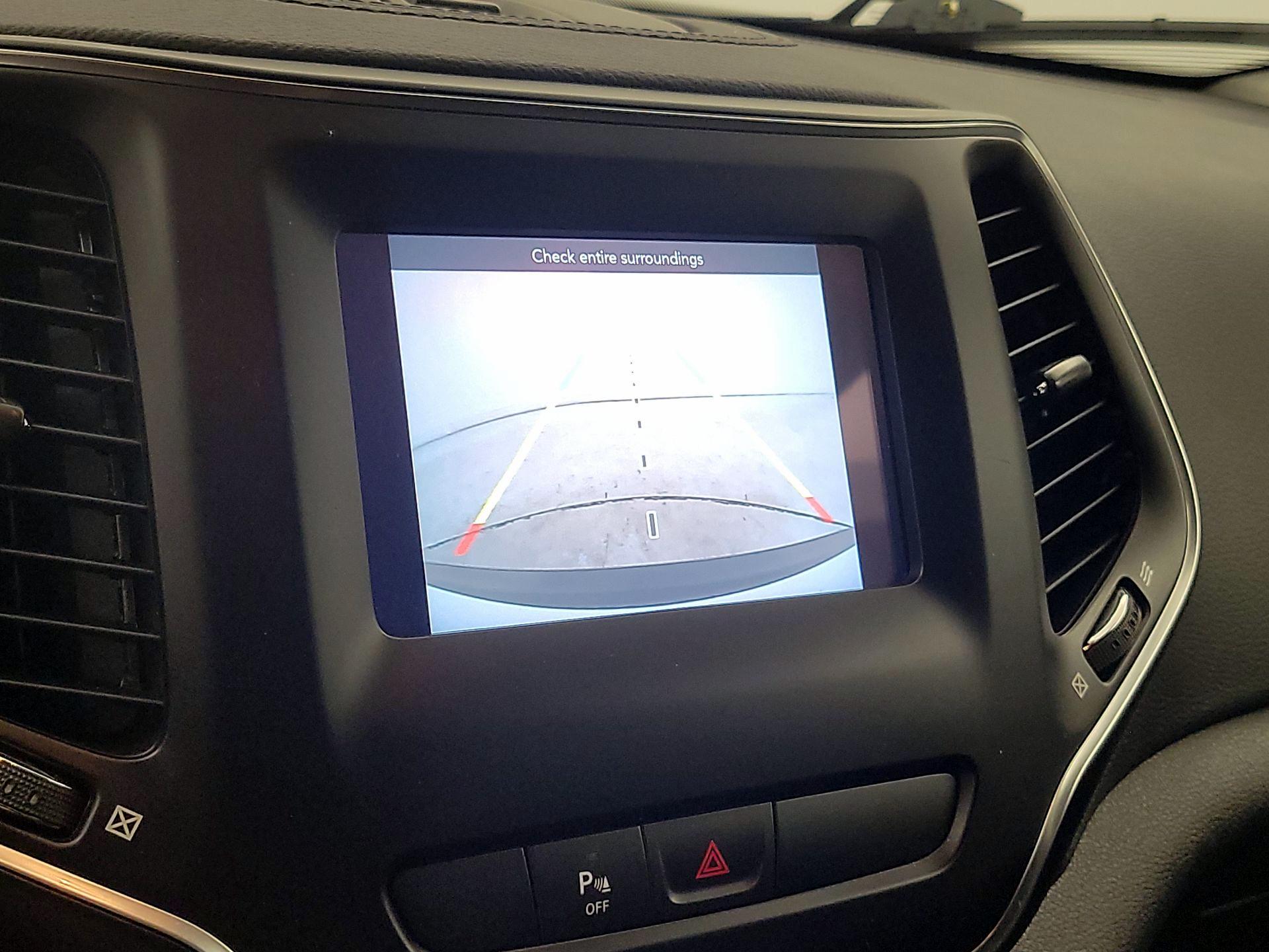 Thumbnail: 2020 Jeep Cherokee - 14