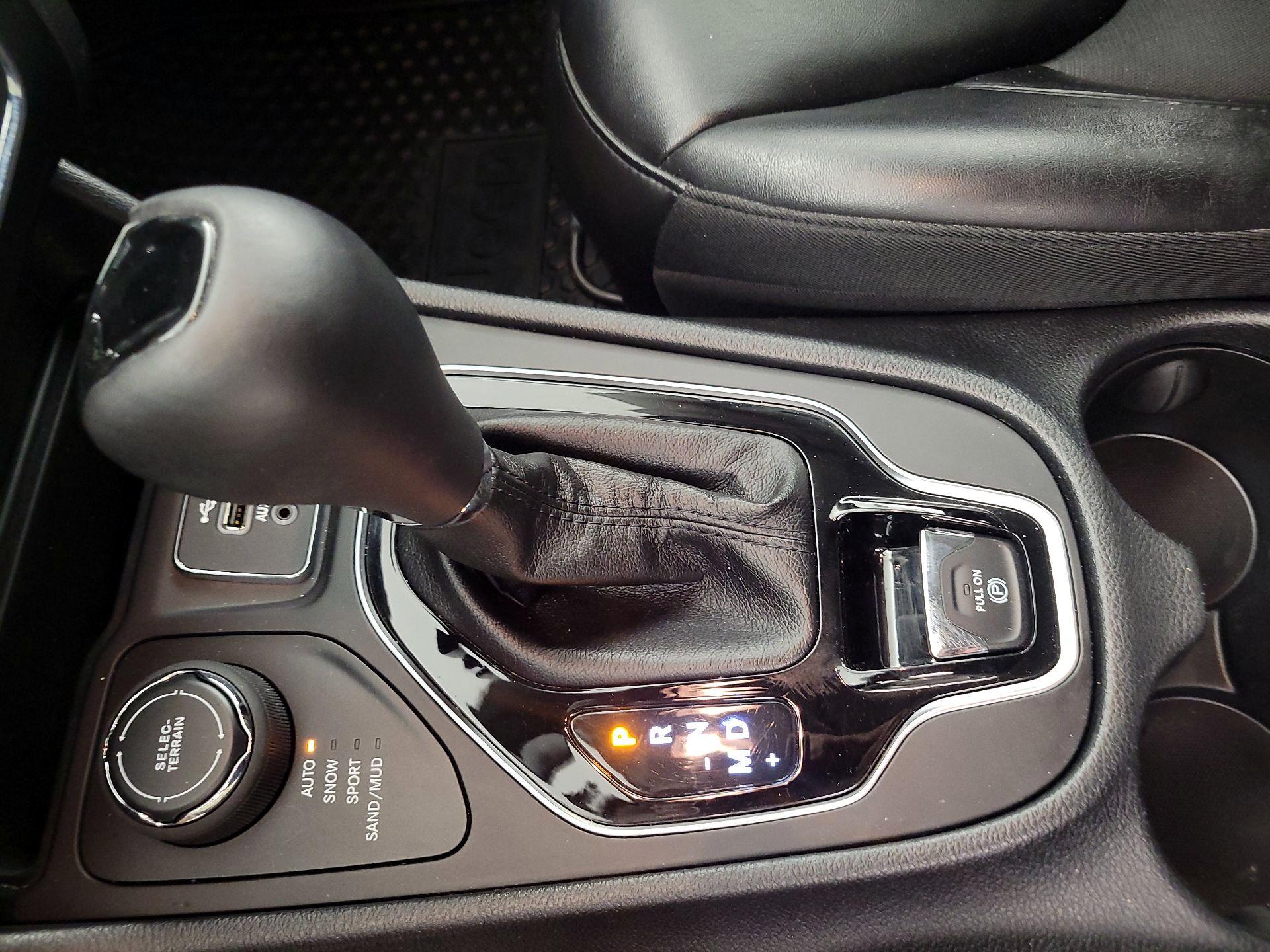 Thumbnail: 2020 Jeep Cherokee - 17