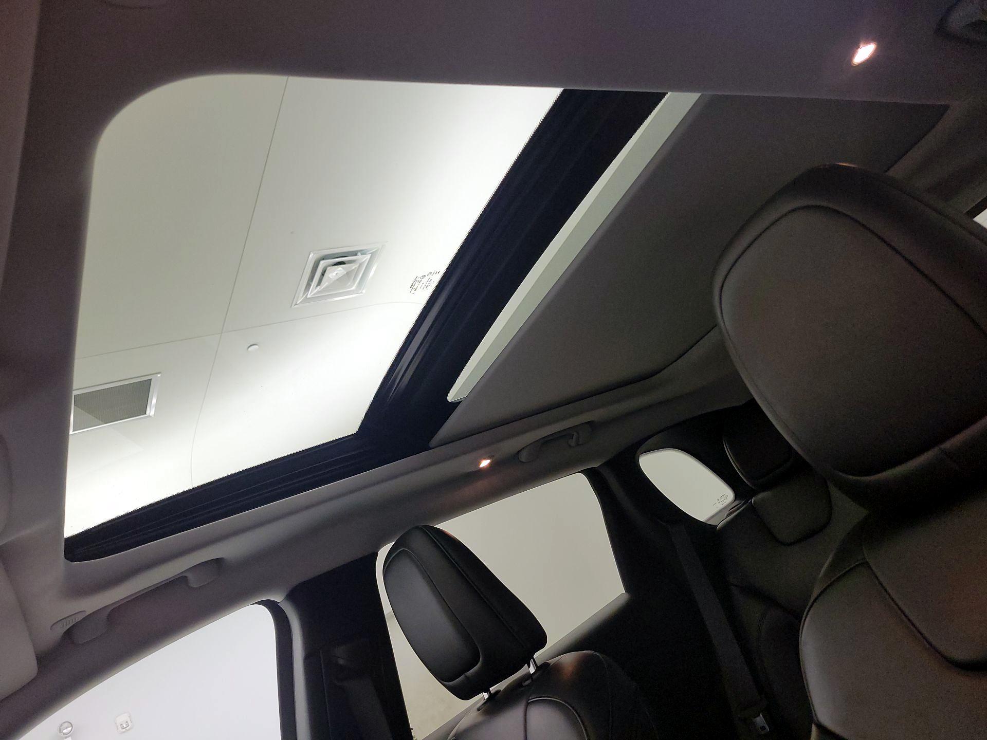 Thumbnail: 2020 Jeep Cherokee - 19