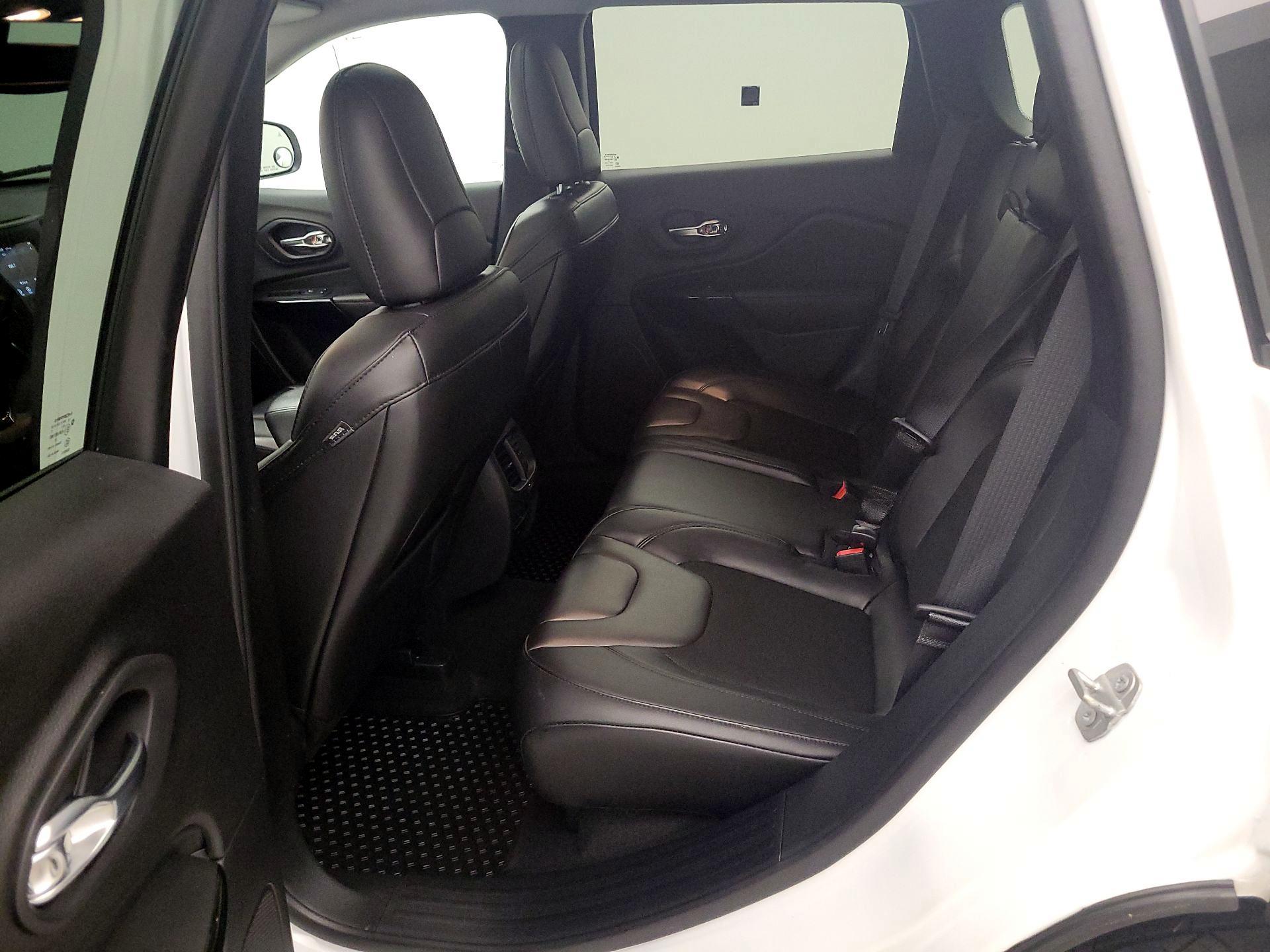 Thumbnail: 2020 Jeep Cherokee - 20