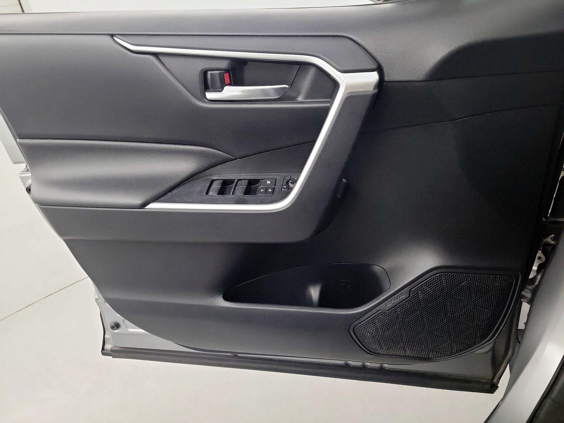 Thumbnail: 2020 Toyota RAV4 - 12