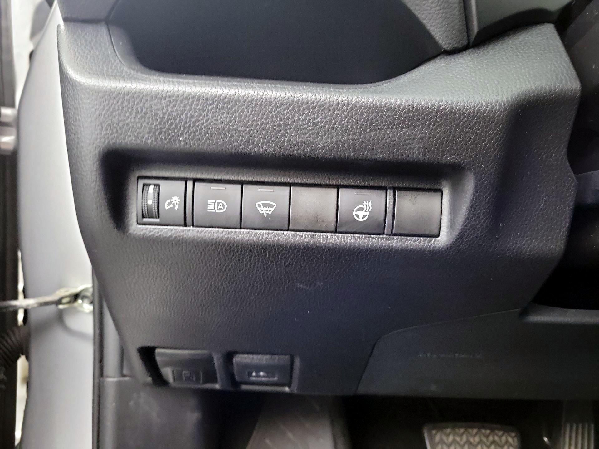 Thumbnail: 2020 Toyota RAV4 - 13