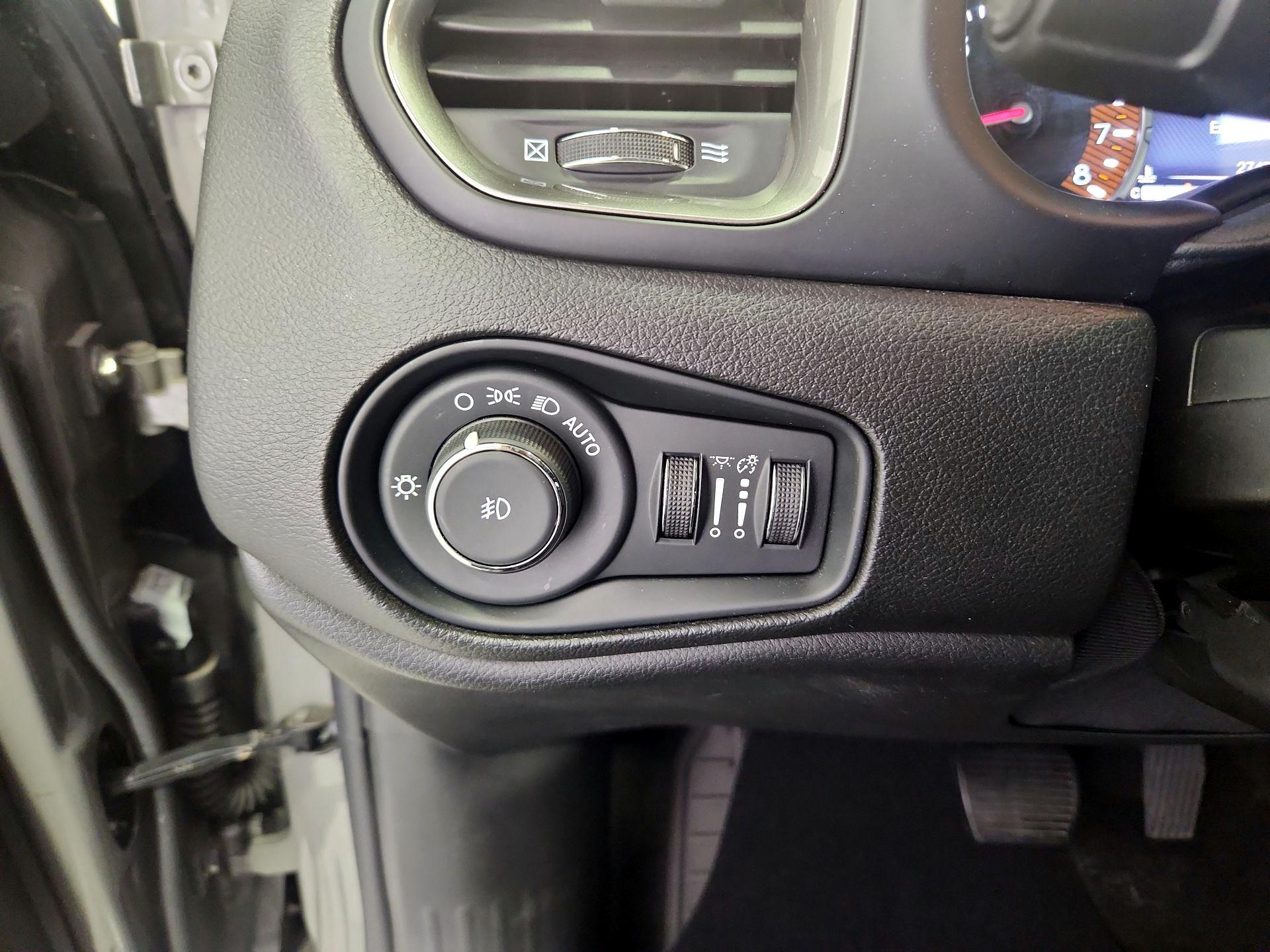 Thumbnail: 2022 Jeep Renegade - 13