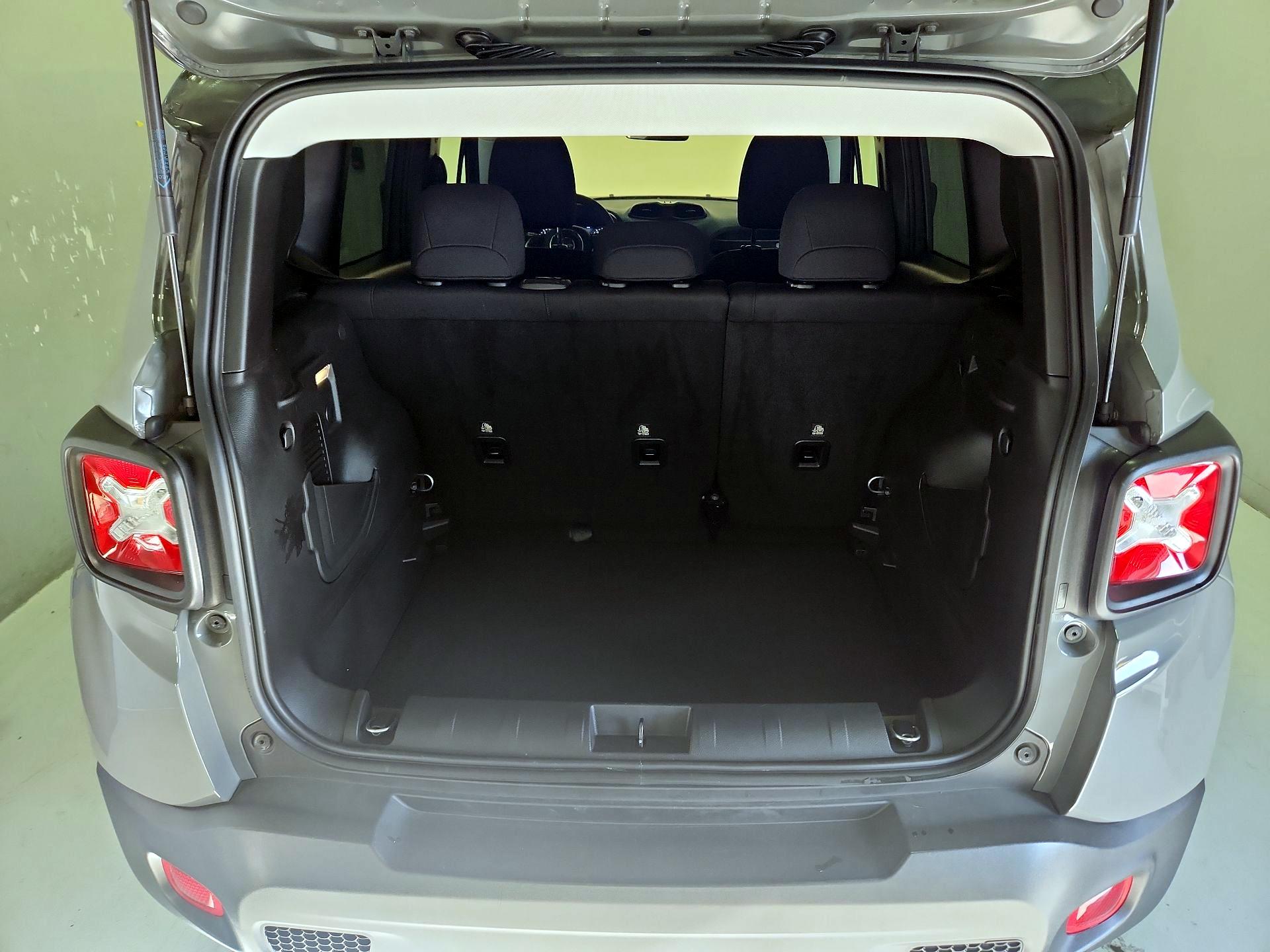 Thumbnail: 2022 Jeep Renegade - 20