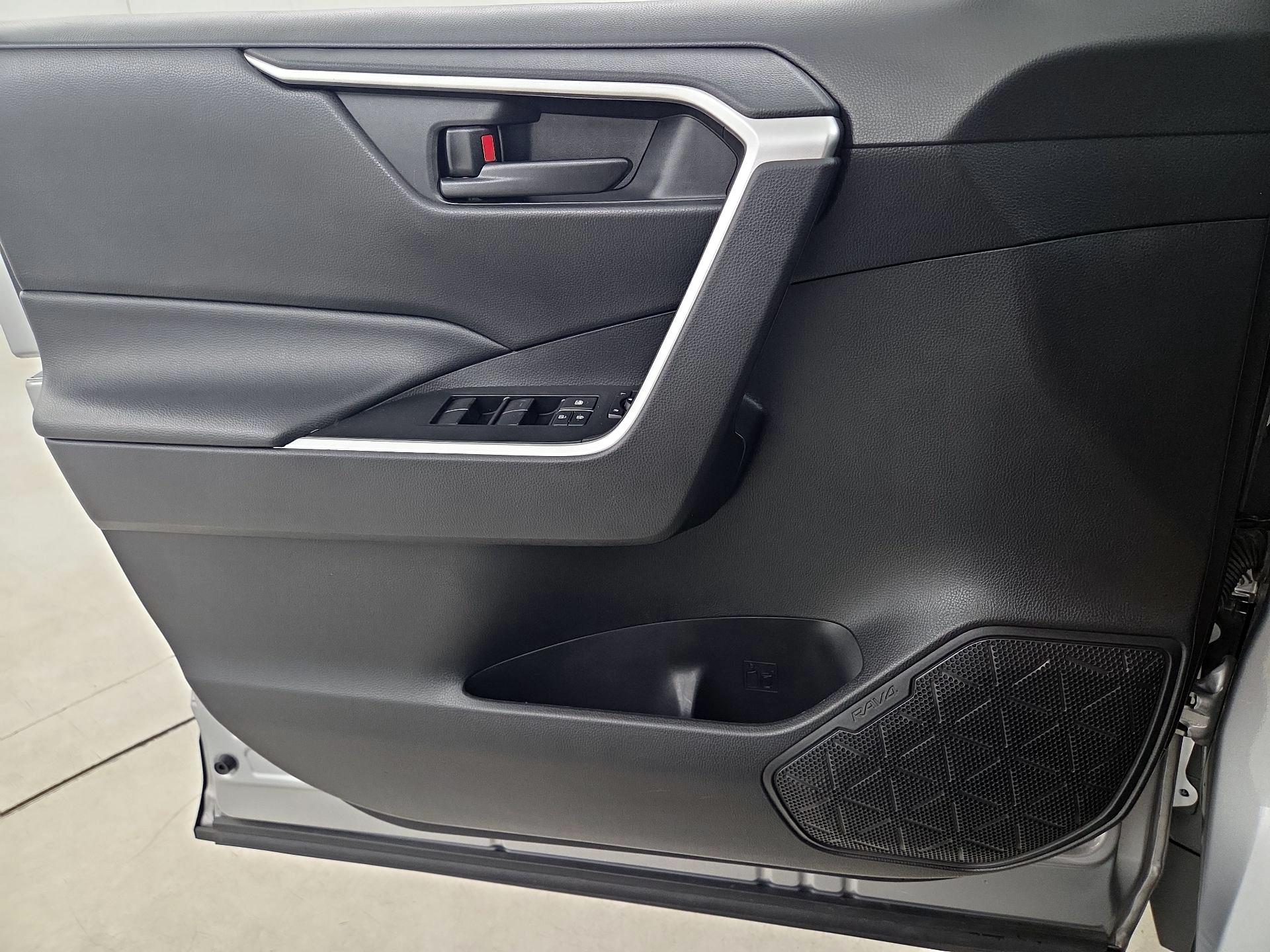 Thumbnail: 2020 Toyota RAV4 - 12