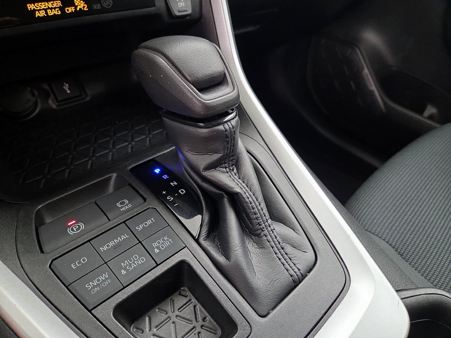 Thumbnail: 2020 Toyota RAV4 - 17