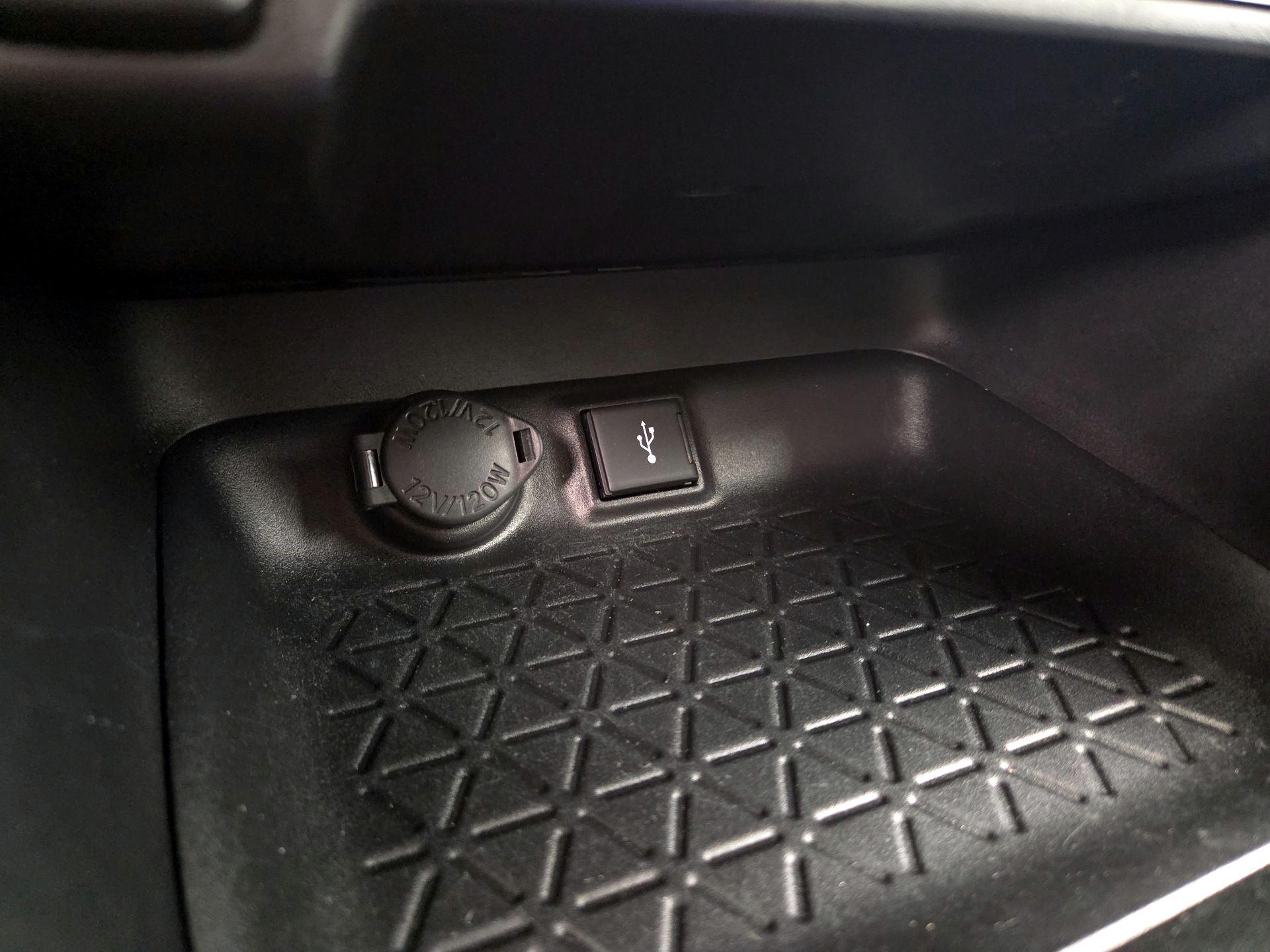 Thumbnail: 2020 Toyota RAV4 - 18