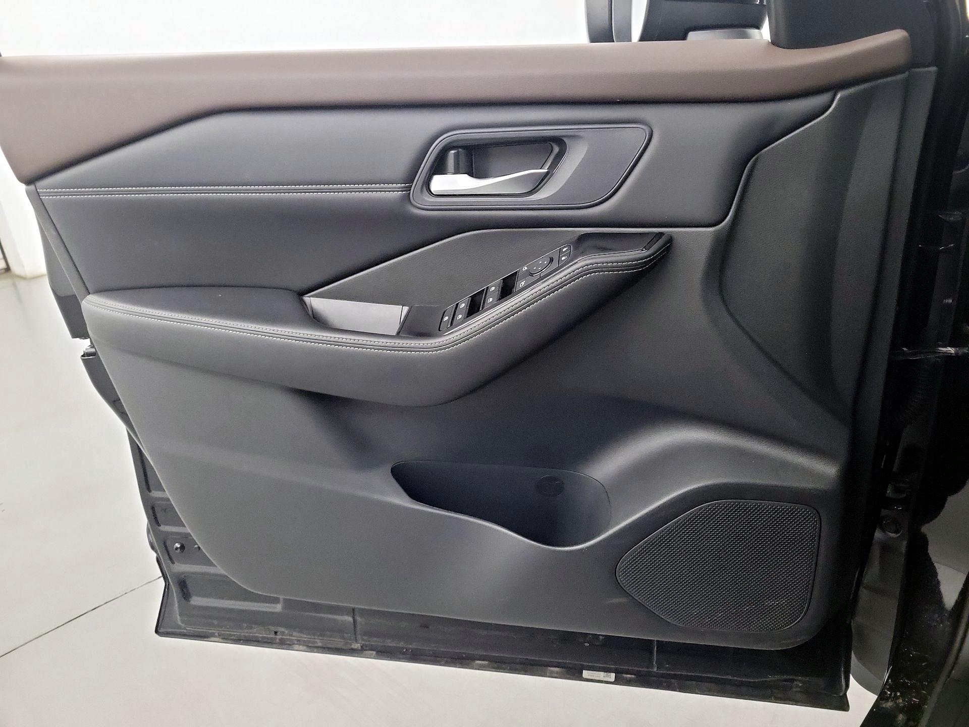 Thumbnail: 2023 Nissan Rogue - 12