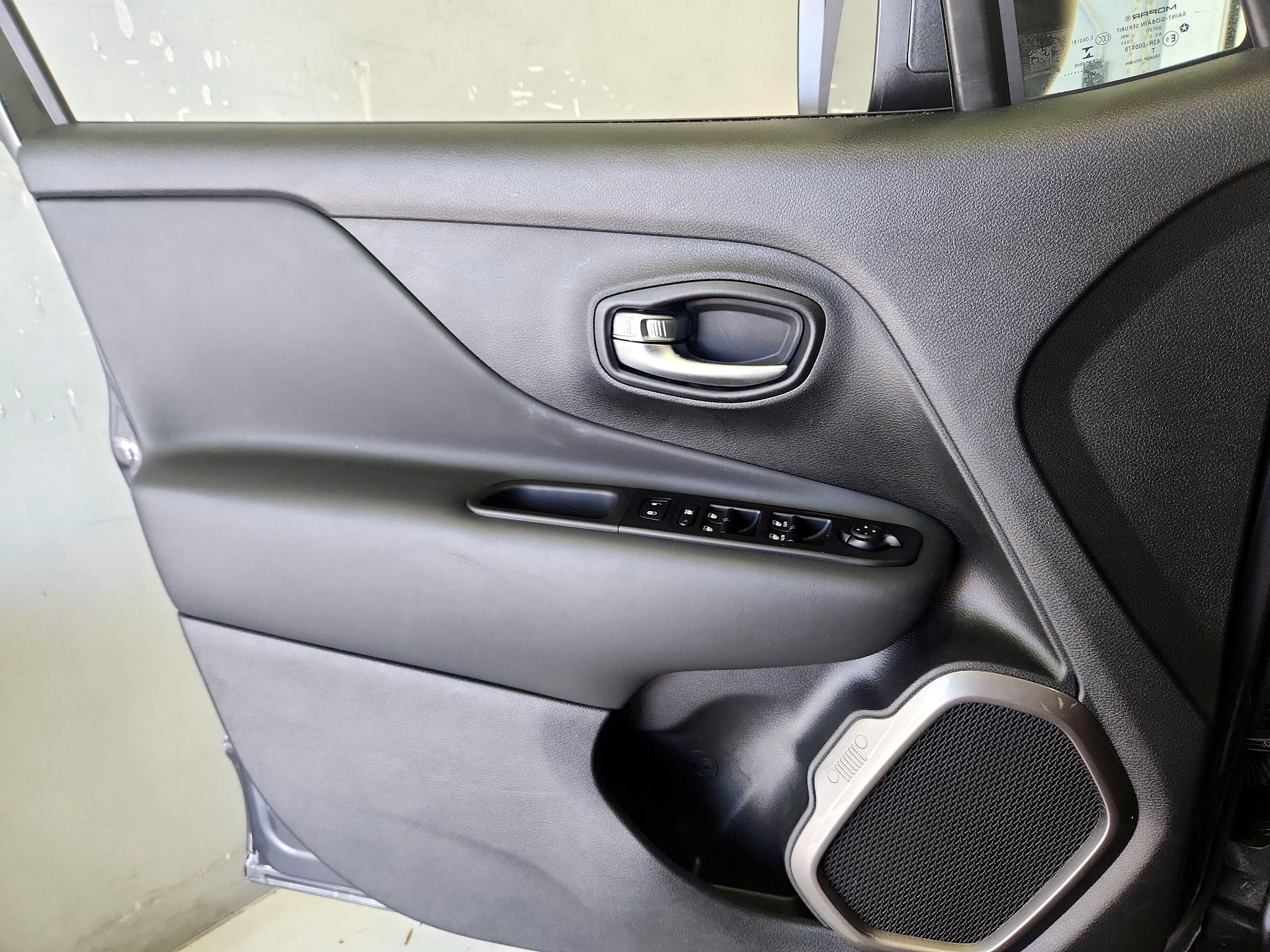 Thumbnail: 2022 Jeep Renegade - 12