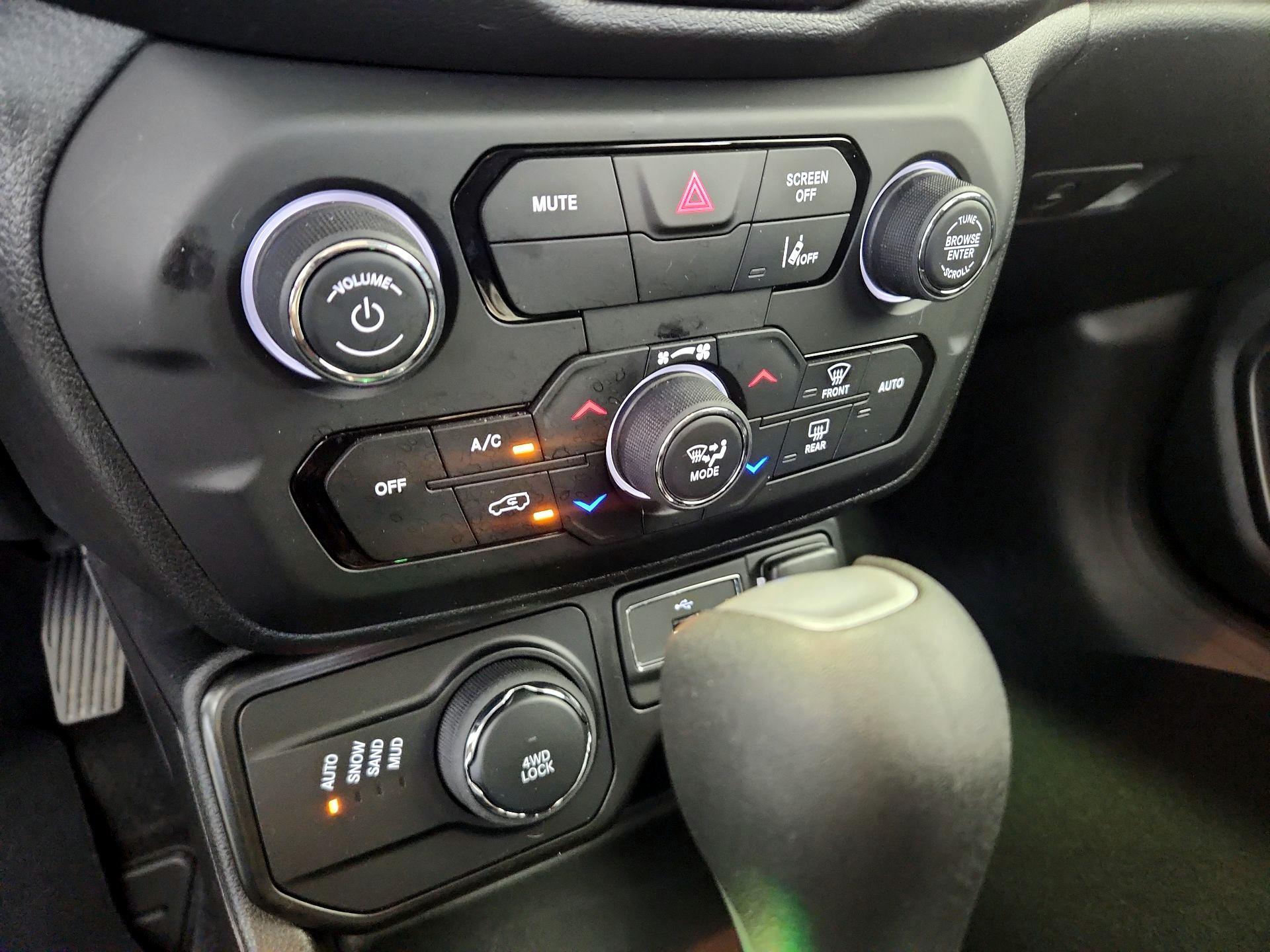 Thumbnail: 2022 Jeep Renegade - 16