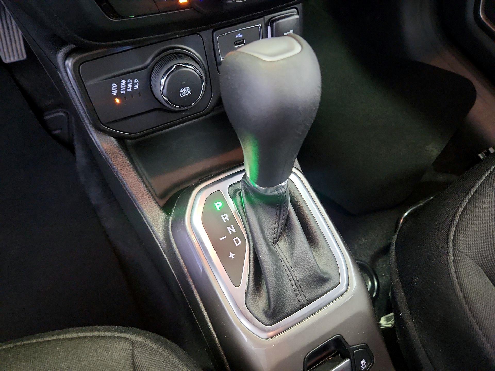 Thumbnail: 2022 Jeep Renegade - 17