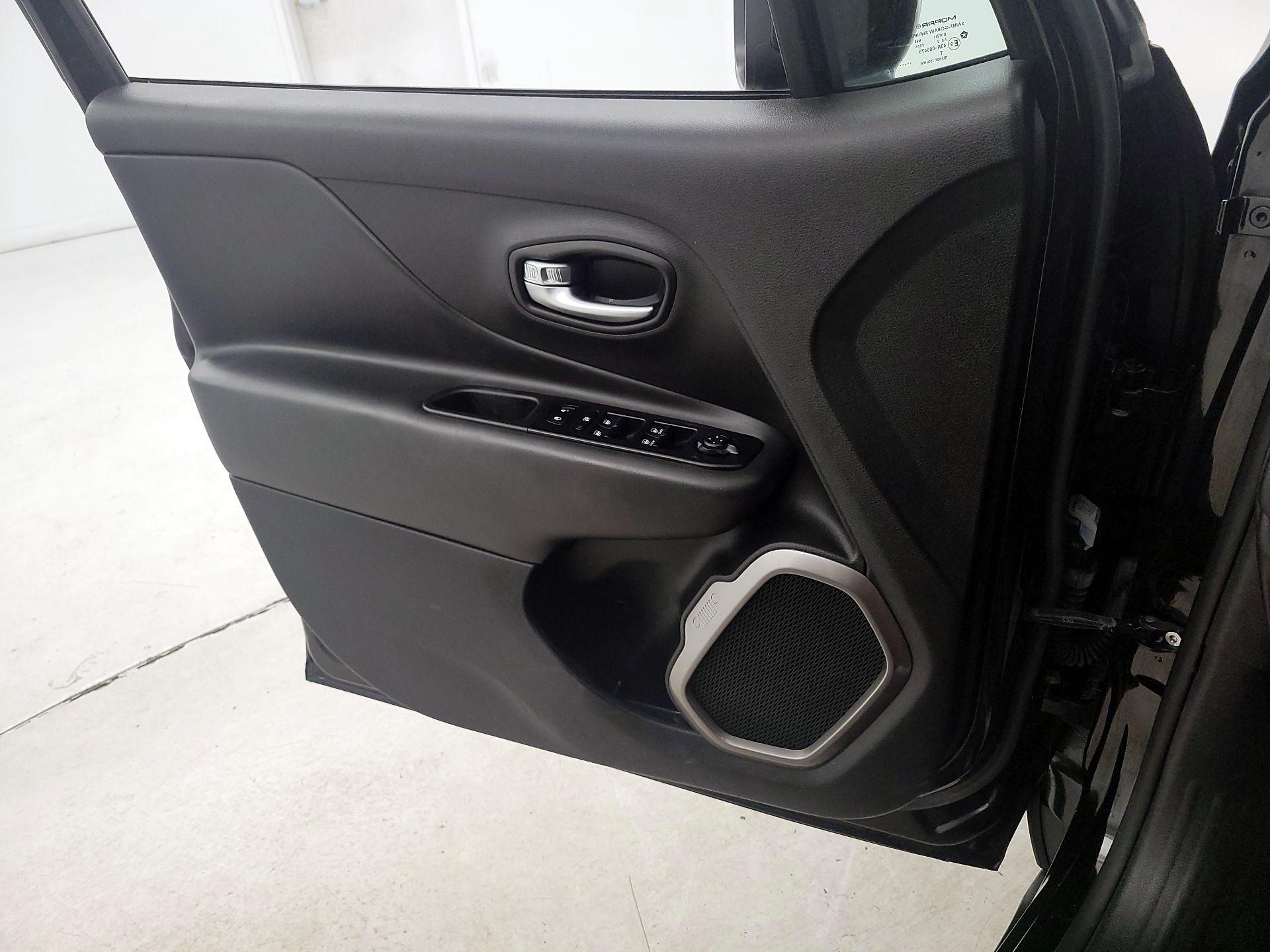 Thumbnail: 2022 Jeep Renegade - 12