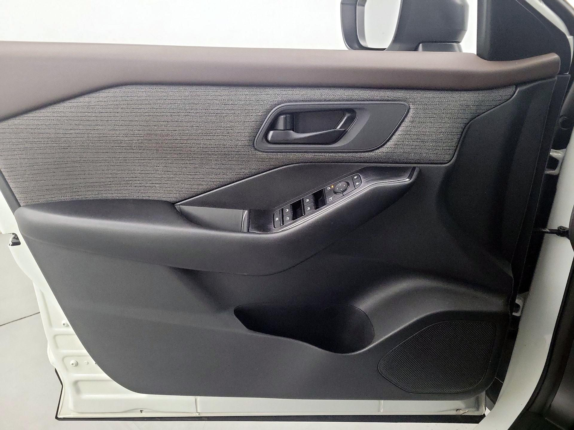 Thumbnail: 2023 Nissan Rogue - 12