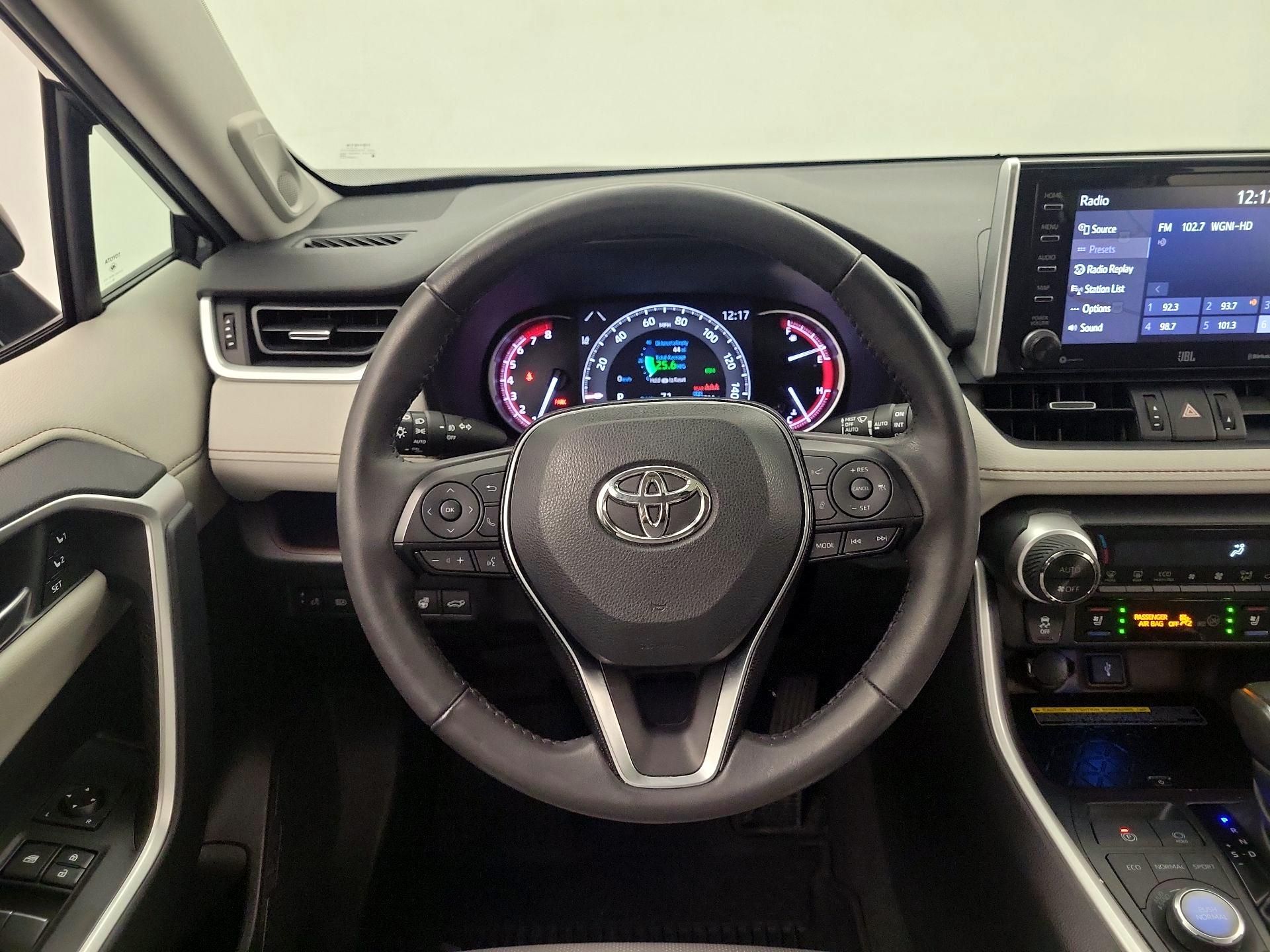Thumbnail: 2020 Toyota RAV4 - 10