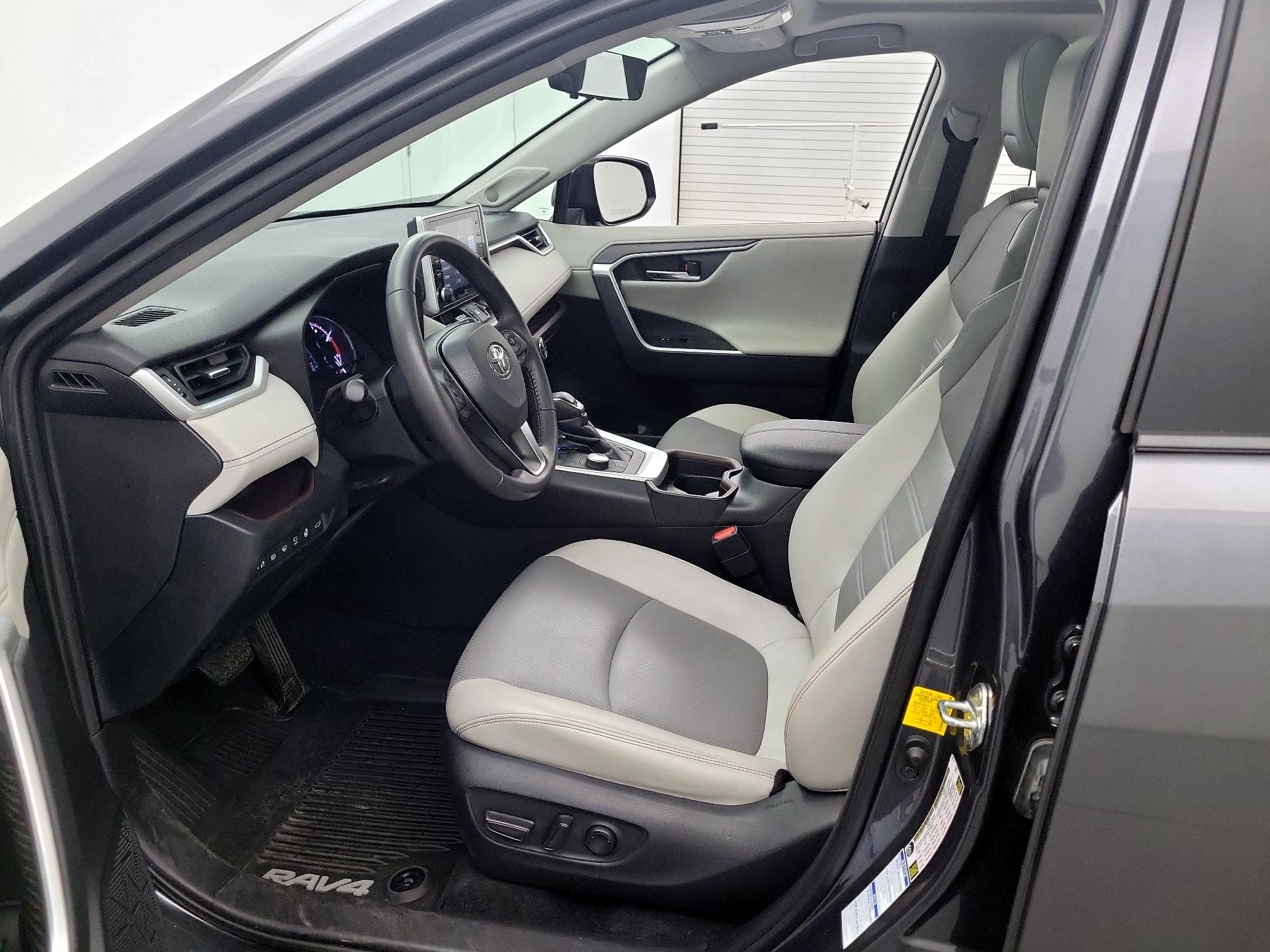 Thumbnail: 2020 Toyota RAV4 - 11