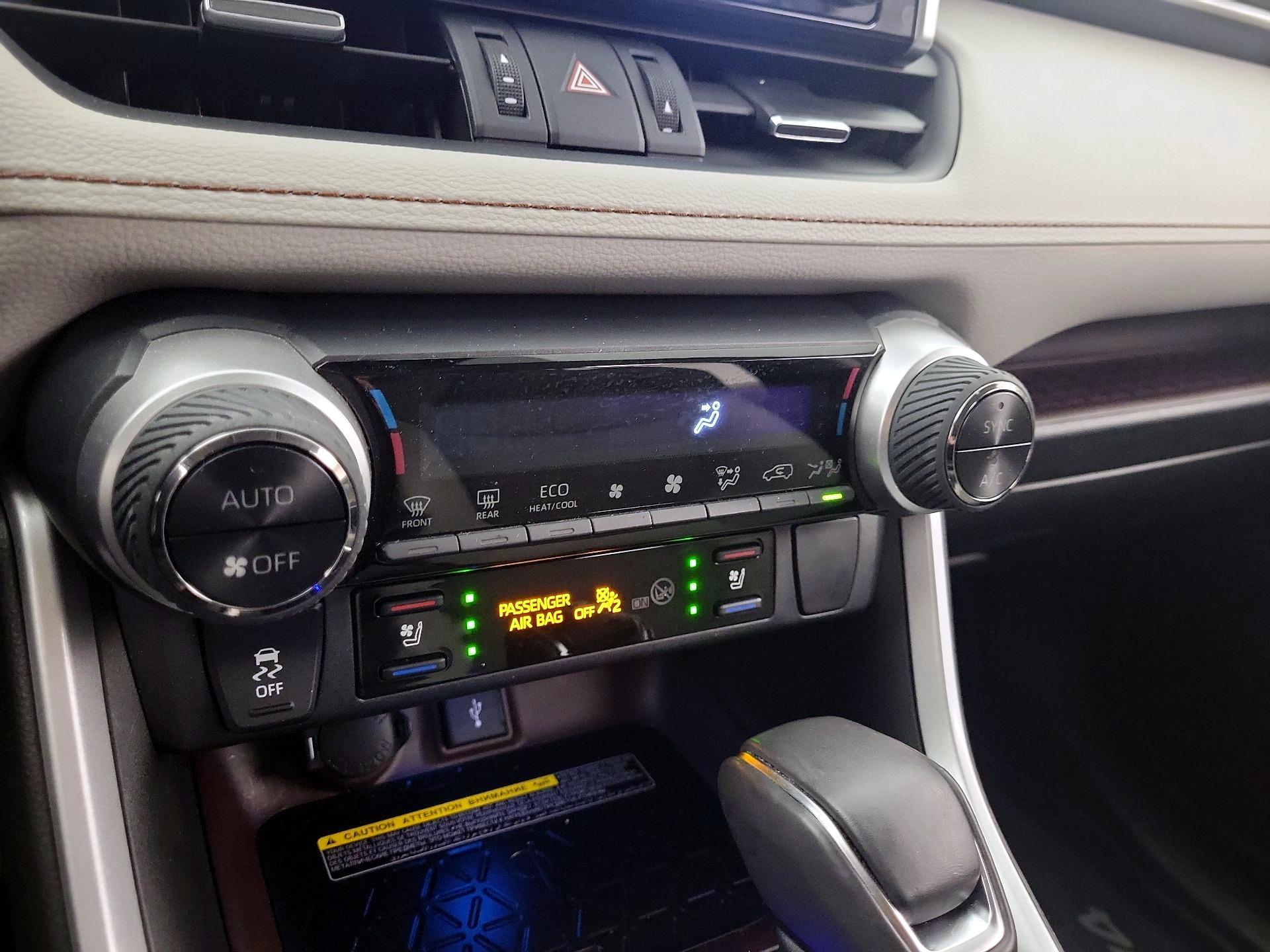 Thumbnail: 2020 Toyota RAV4 - 17