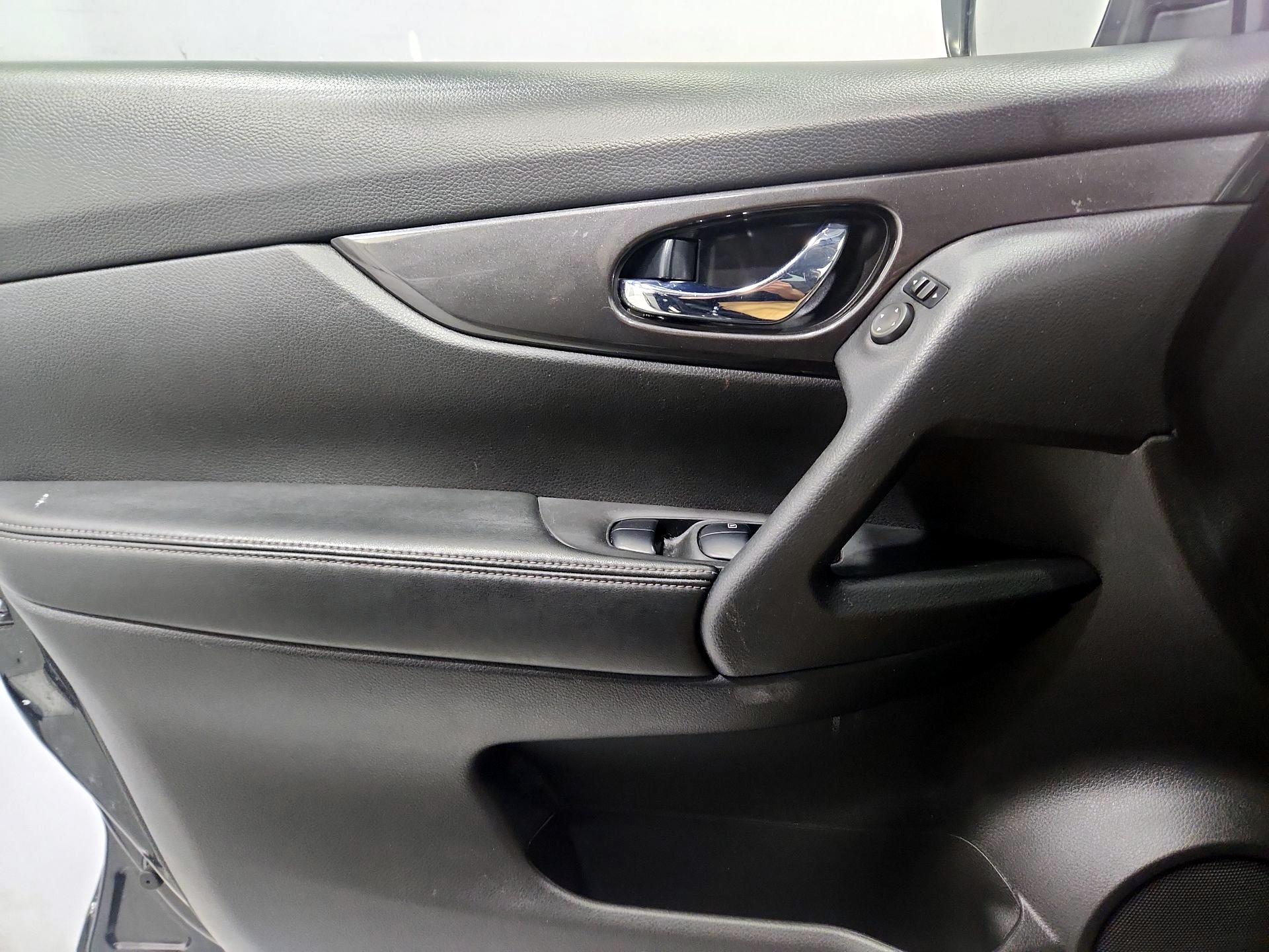 Thumbnail: 2020 Nissan Rogue - 12