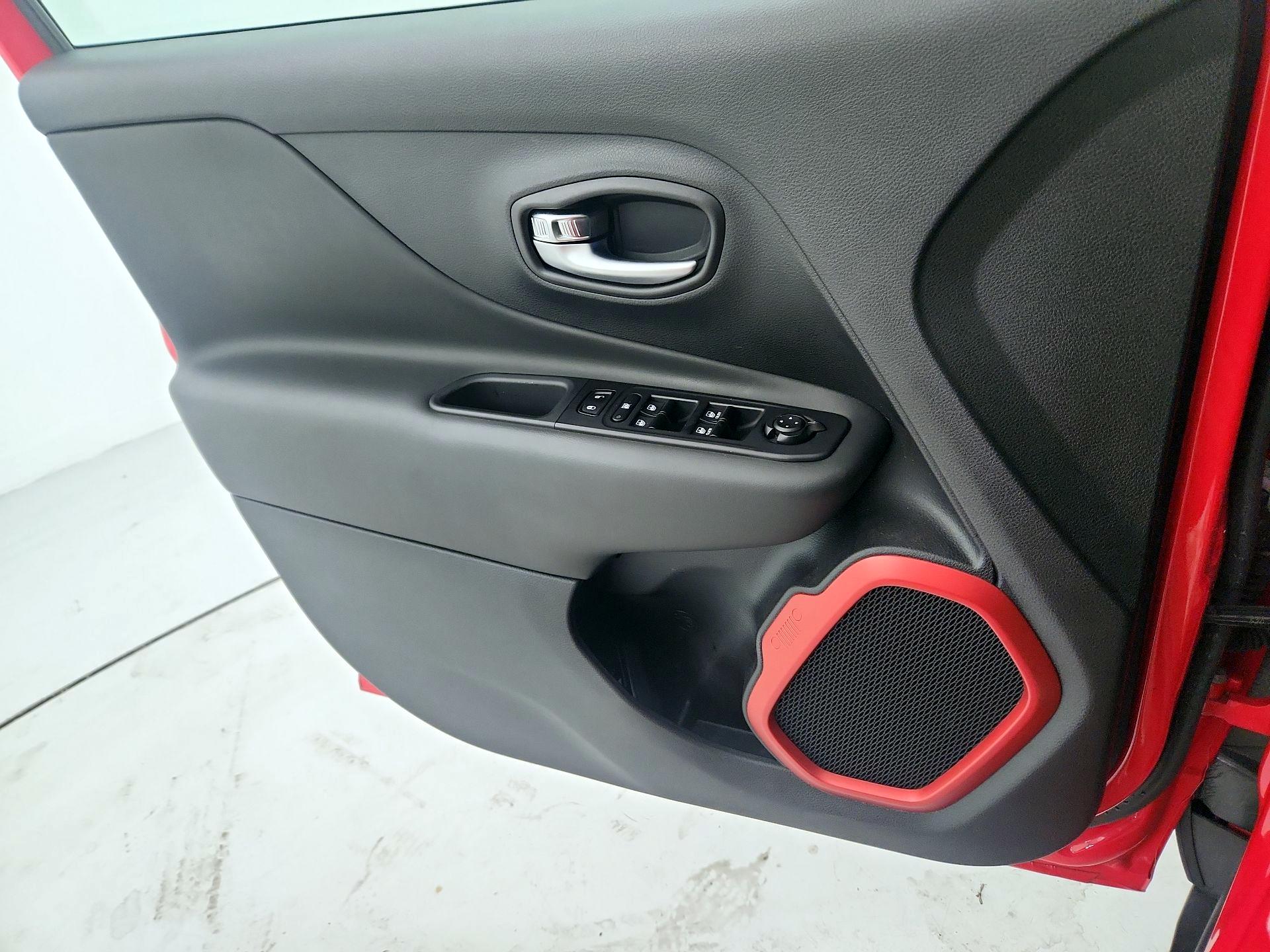 Thumbnail: 2022 Jeep Renegade - 12