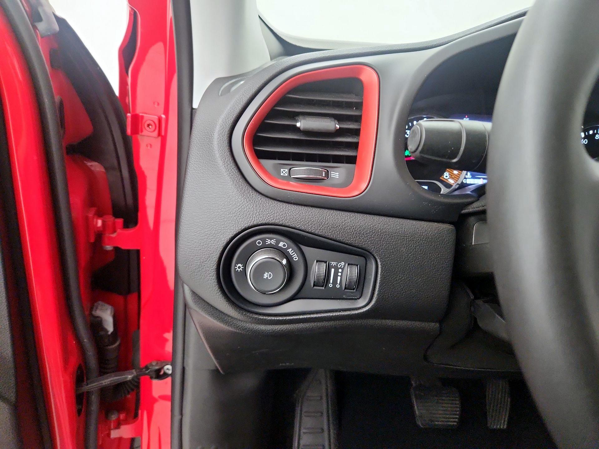 Thumbnail: 2022 Jeep Renegade - 13