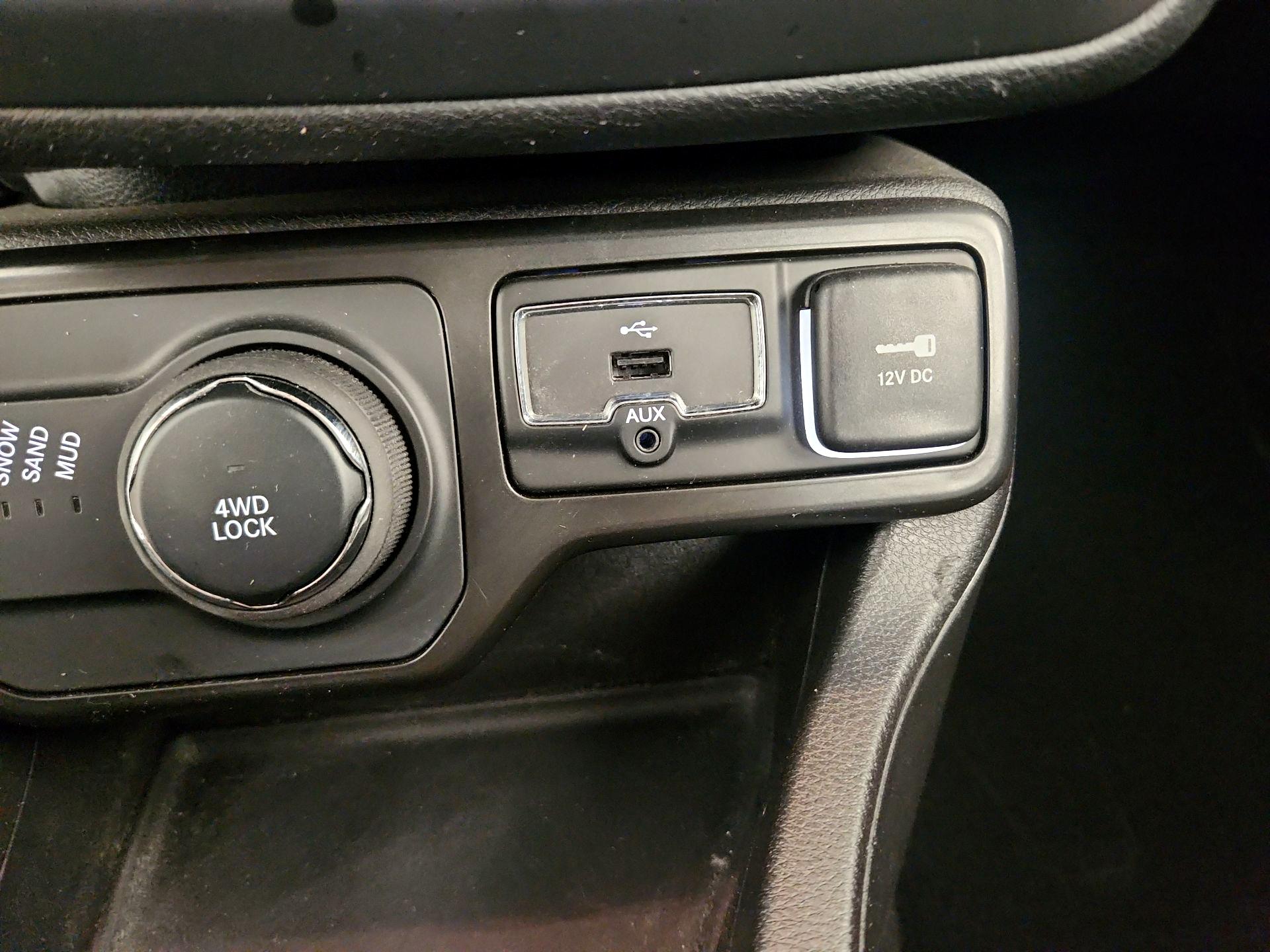 Thumbnail: 2022 Jeep Renegade - 19