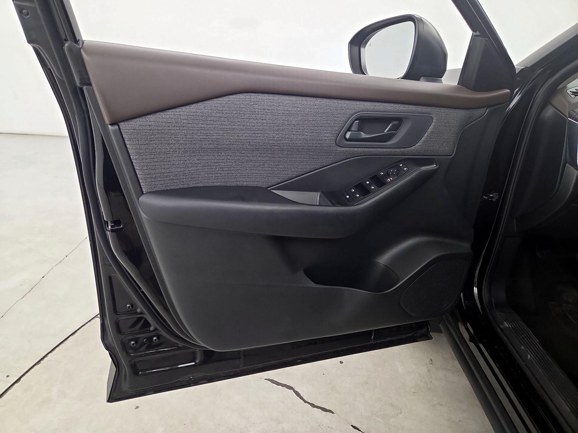 Thumbnail: 2023 Nissan Rogue - 12