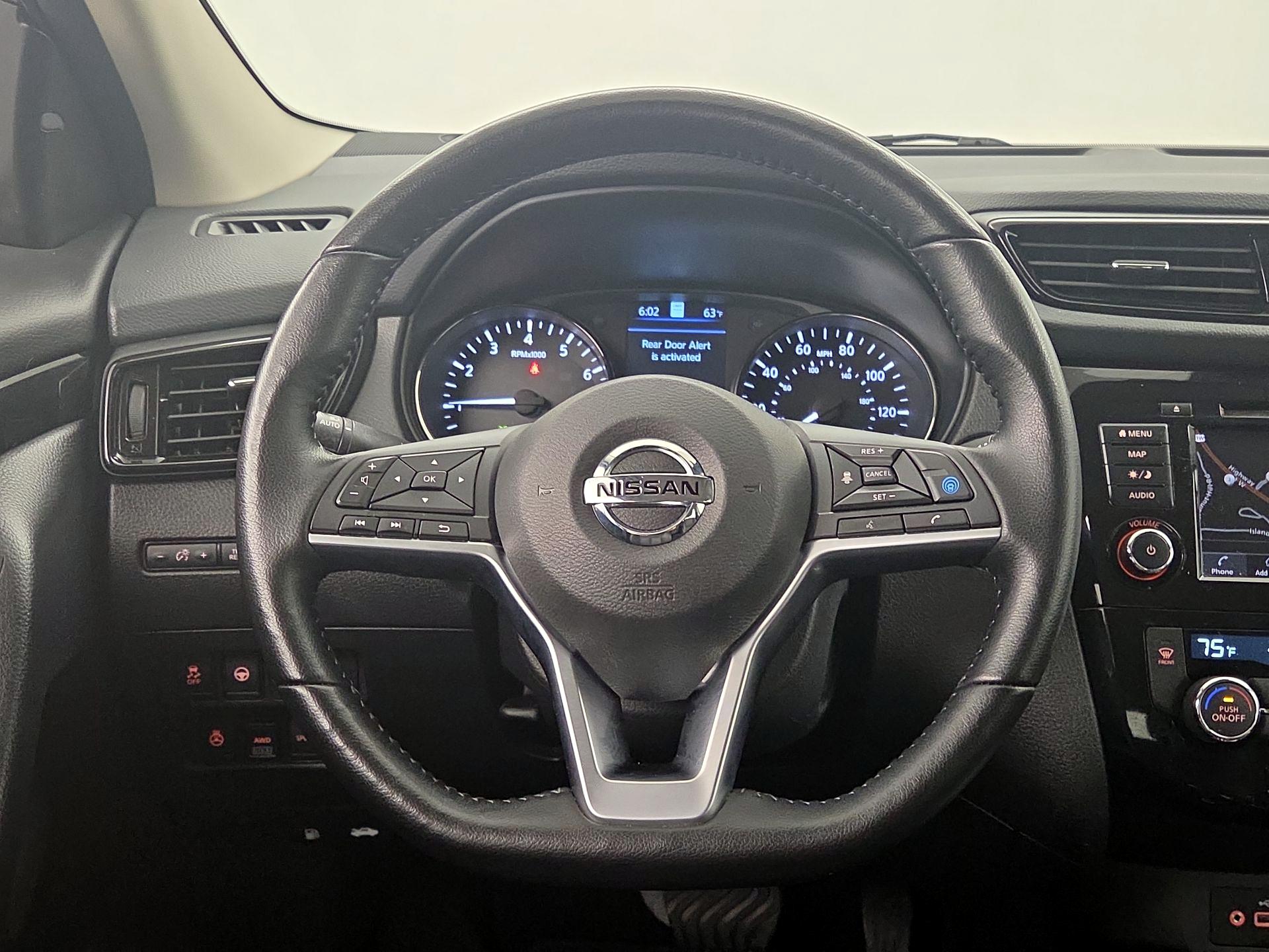 Thumbnail: 2022 Nissan Rogue Sport - 10