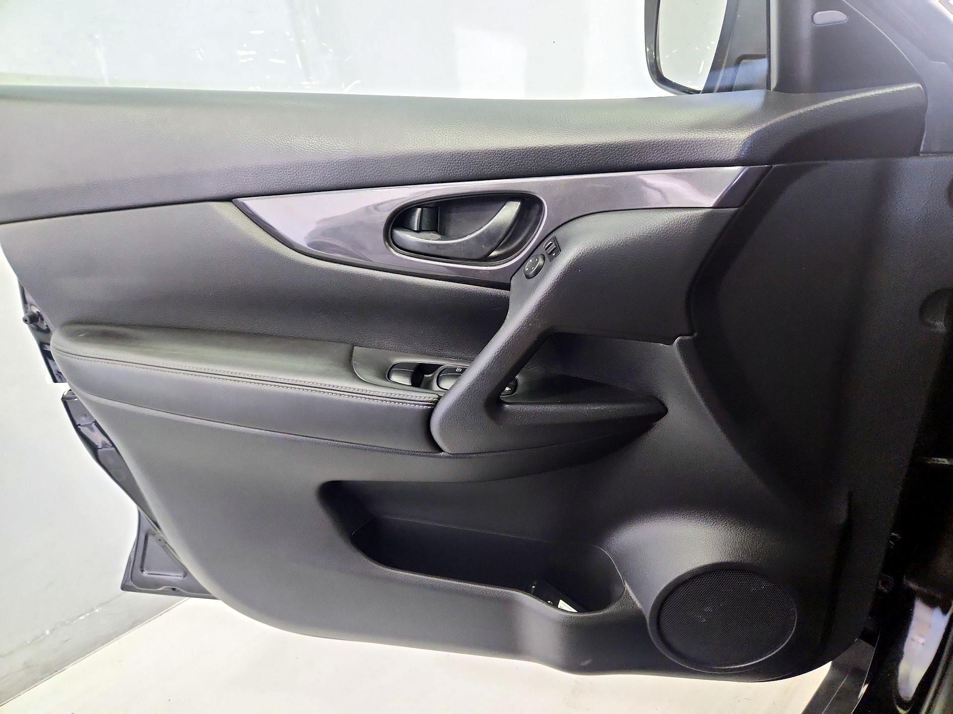 Thumbnail: 2020 Nissan Rogue - 12