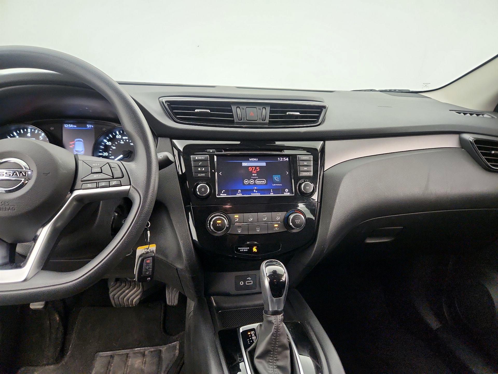 Thumbnail: 2020 Nissan Rogue Sport - 9