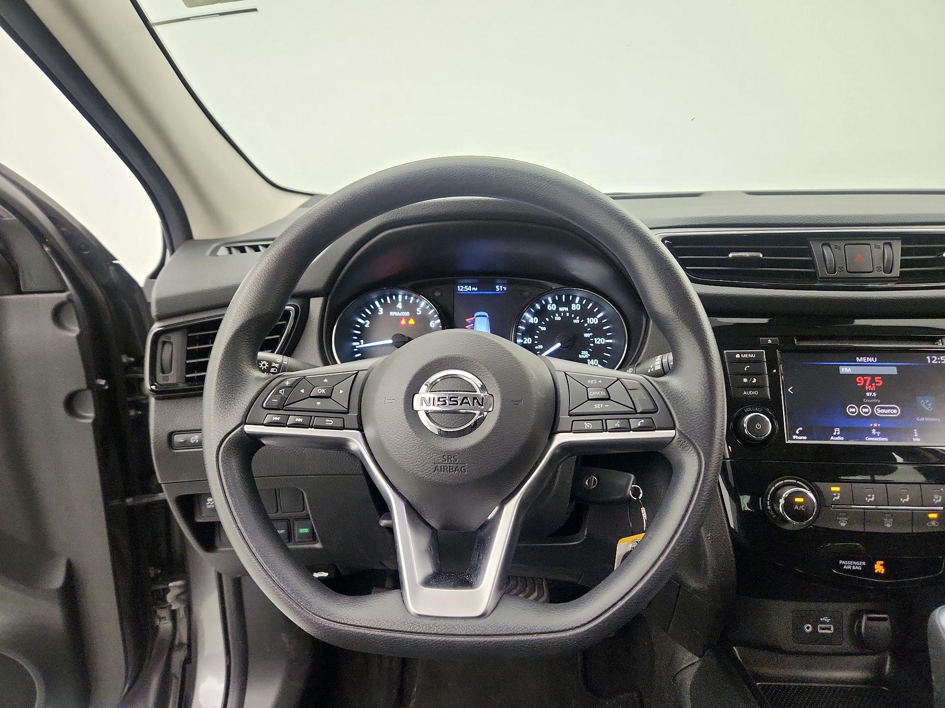 Thumbnail: 2020 Nissan Rogue Sport - 10