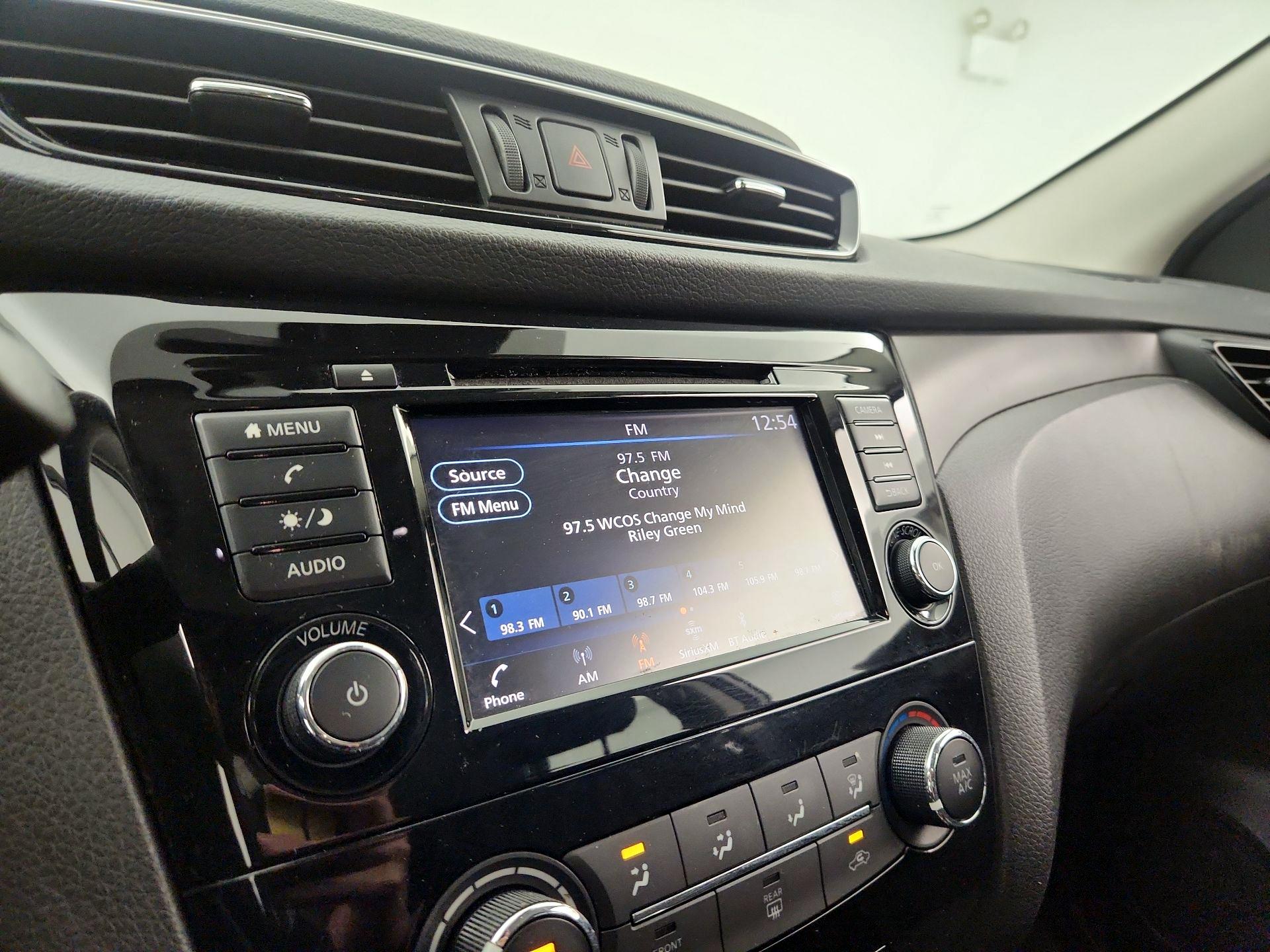 Thumbnail: 2020 Nissan Rogue Sport - 15