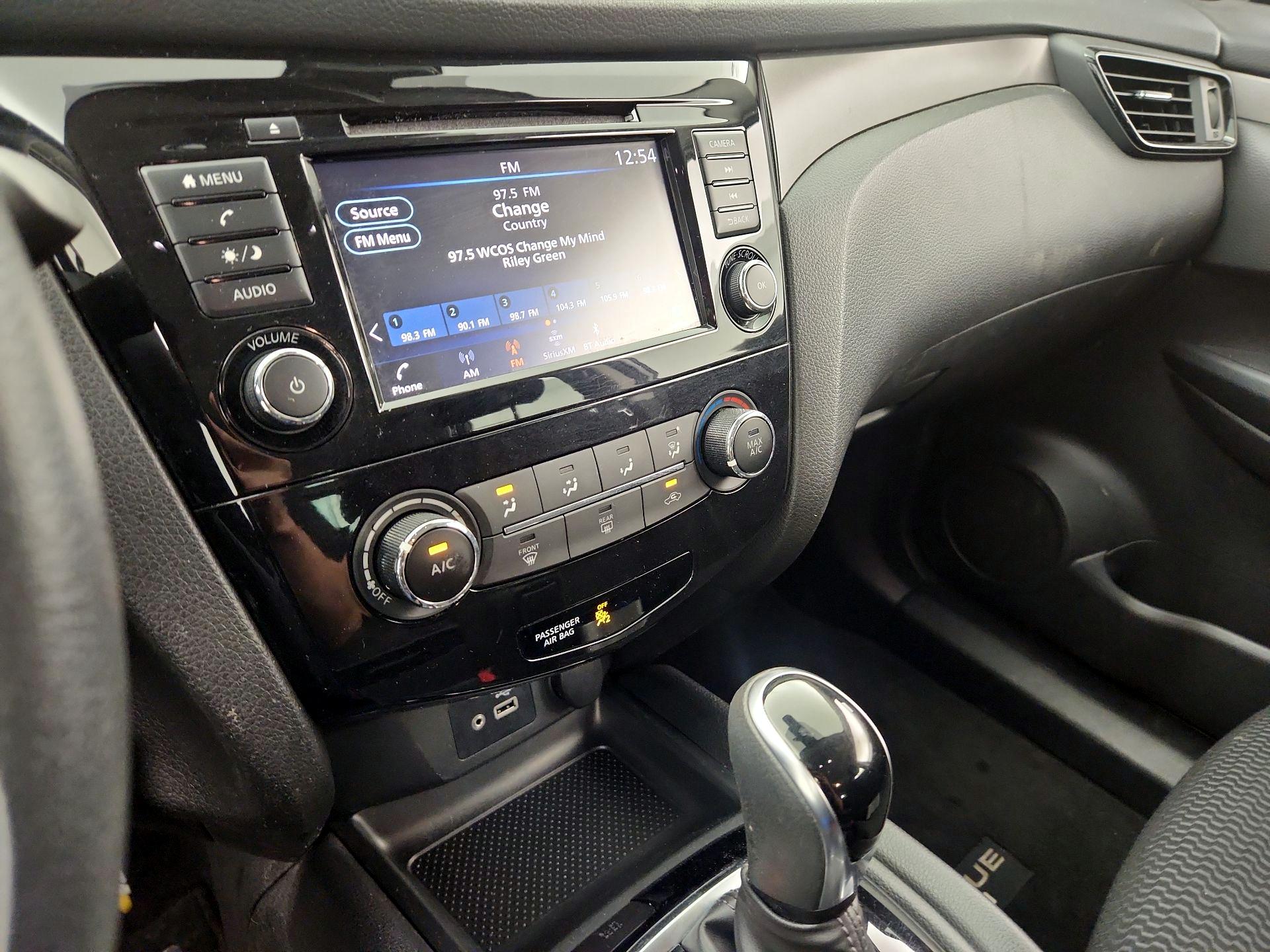 Thumbnail: 2020 Nissan Rogue Sport - 16