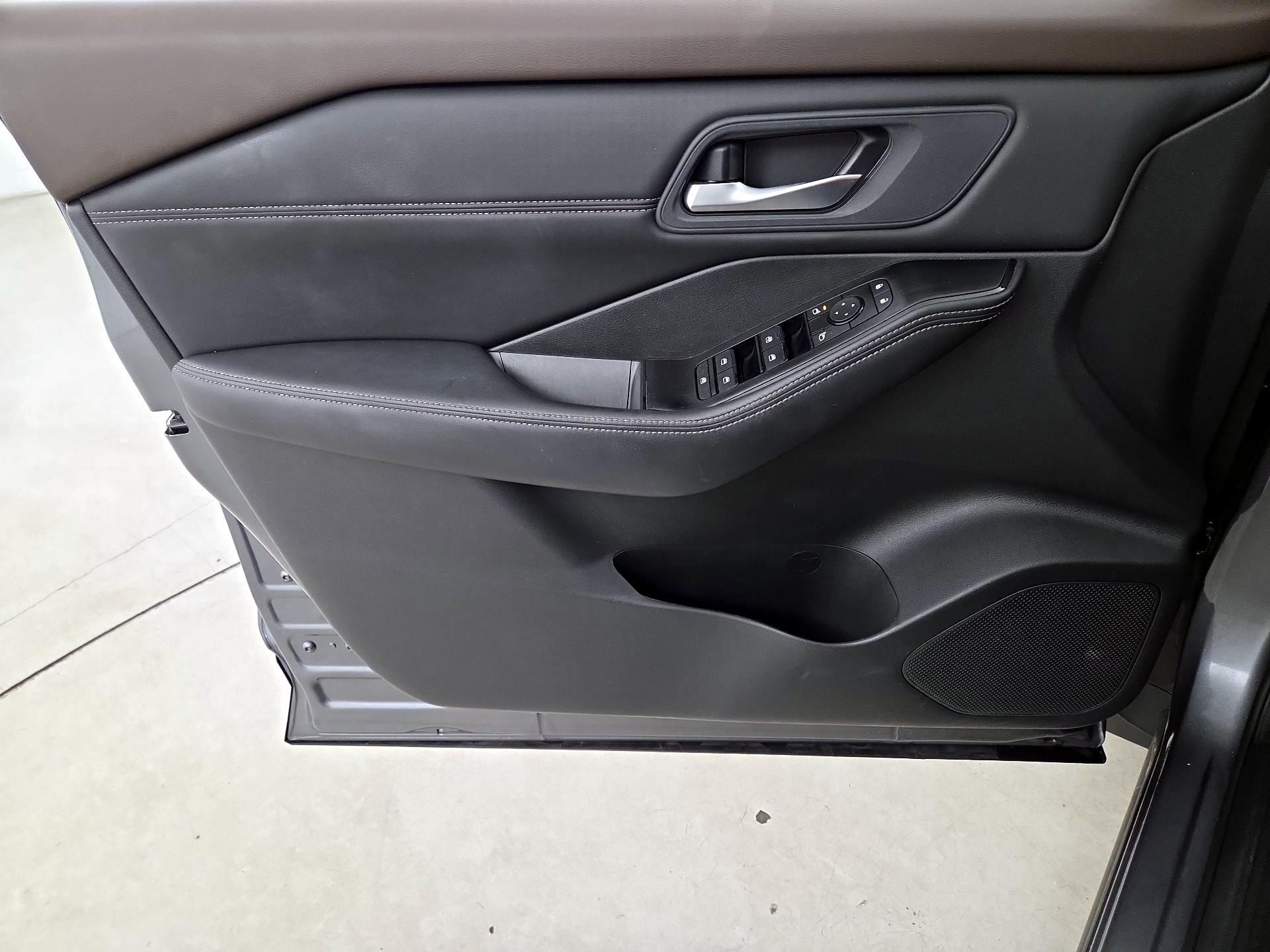 Thumbnail: 2023 Nissan Rogue - 12