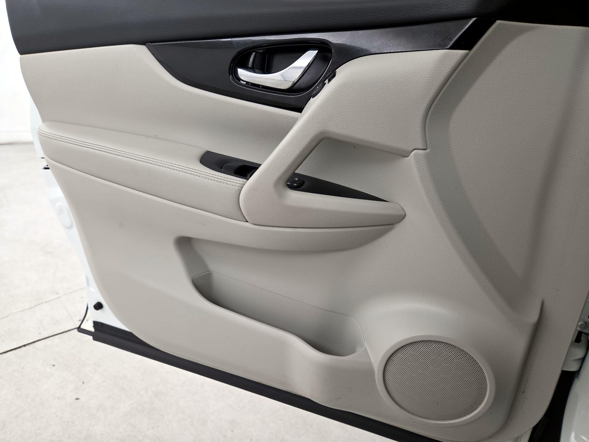 Thumbnail: 2022 Nissan Rogue Sport - 12